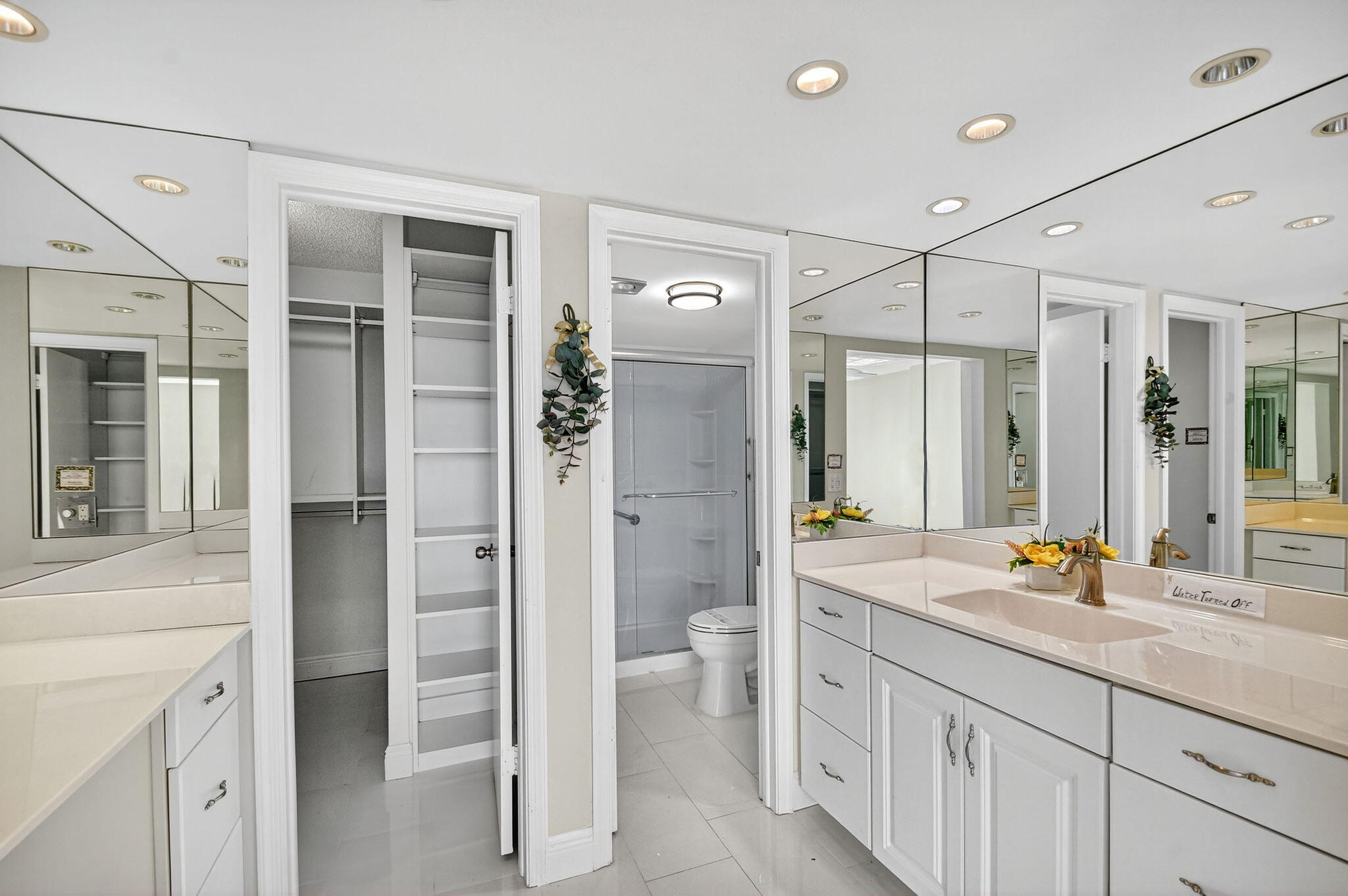 Lake Harbour Towers South - Residential