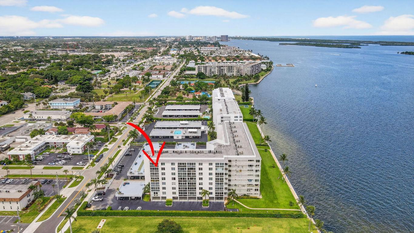 Lake Harbour Towers South - Residential