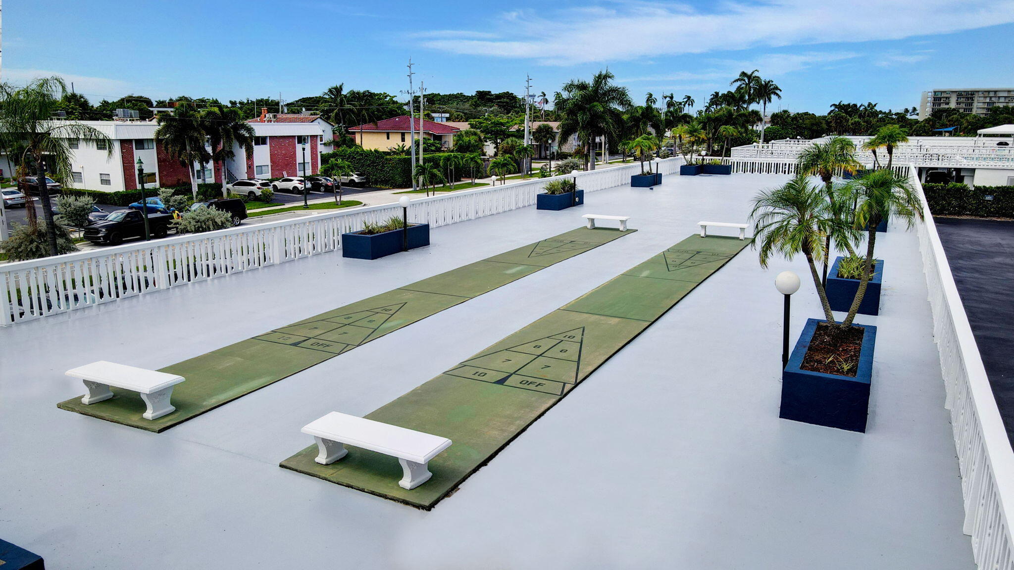 Lake Harbour Towers South - Residential