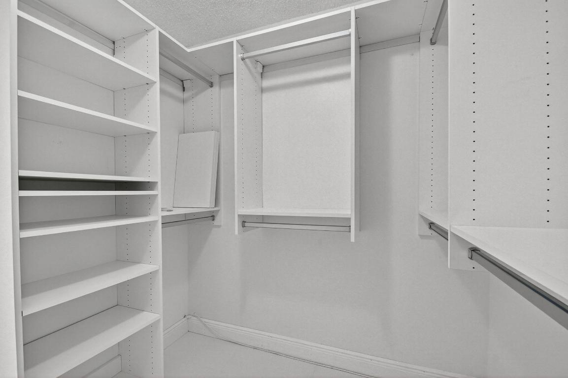 Lake Harbour Towers South - Residential