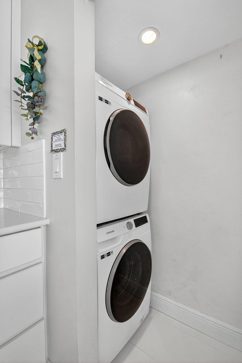 Lake Harbour Towers South - Residential