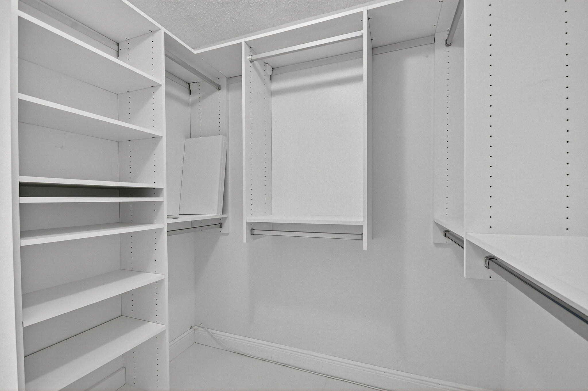 Lake Harbour Towers South - Residential