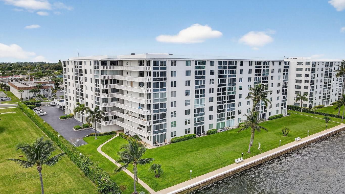 Lake Harbour Towers South - Residential