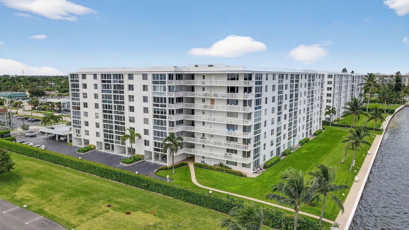 Lake Harbour Towers South - Residential