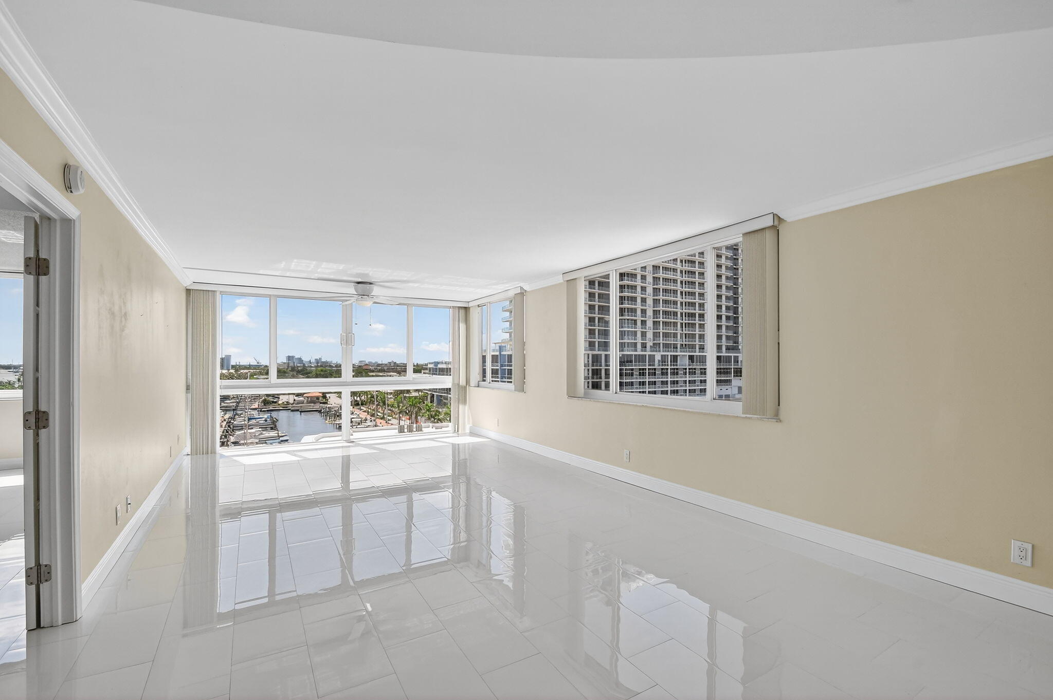 Lake Harbour Towers South - Residential