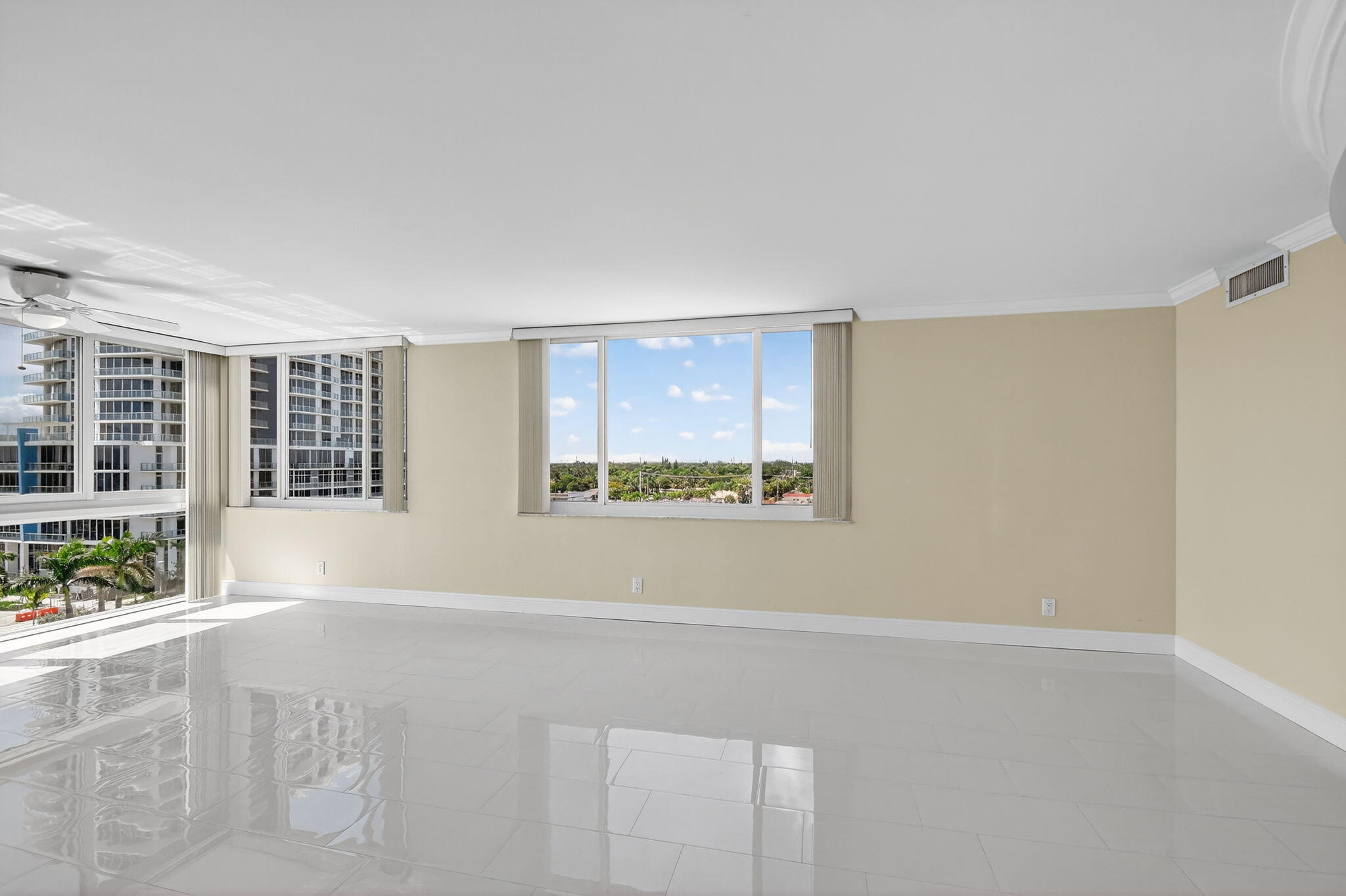 Lake Harbour Towers South - Residential