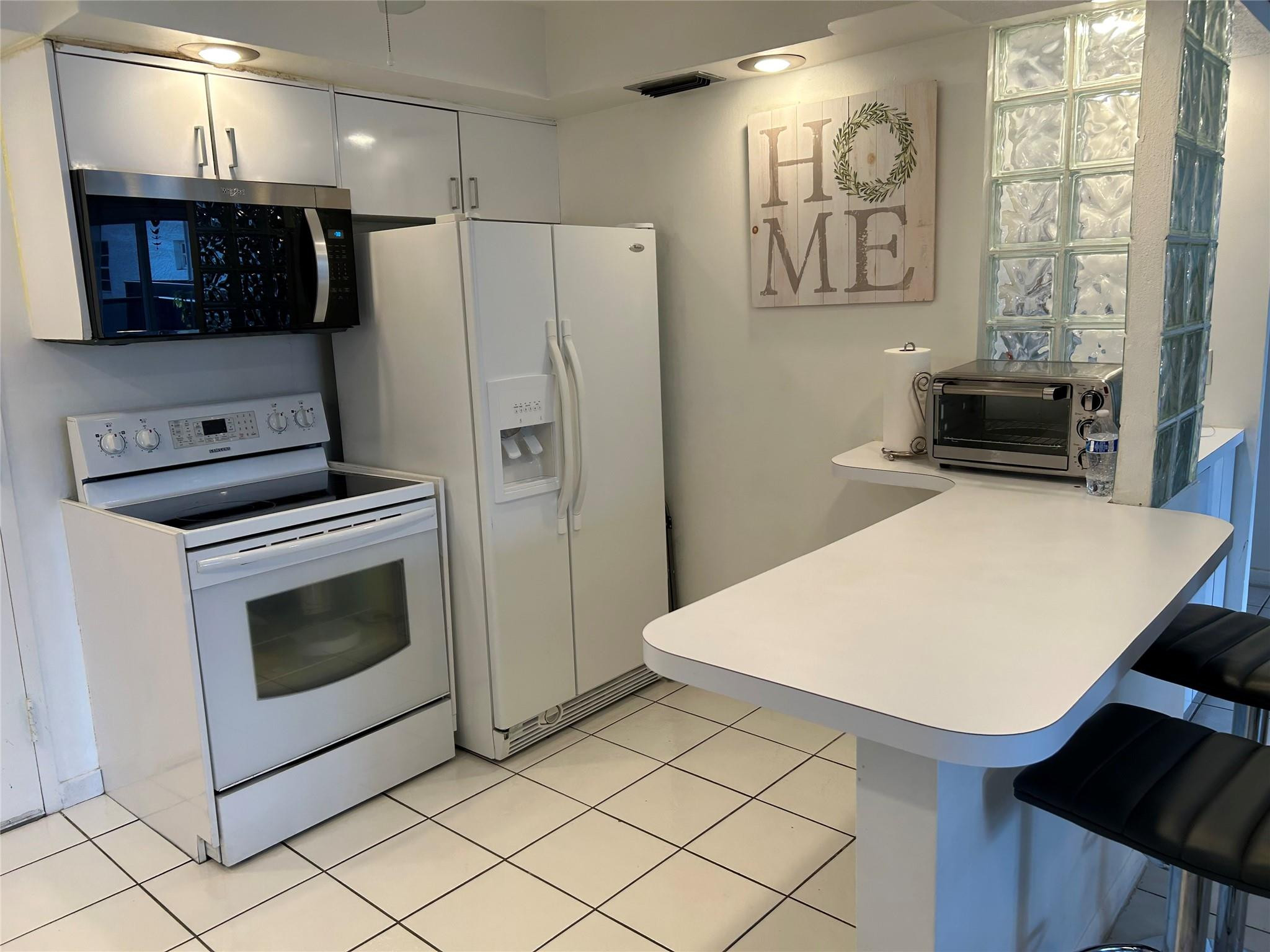 WARWICK CONDO - Residential Lease