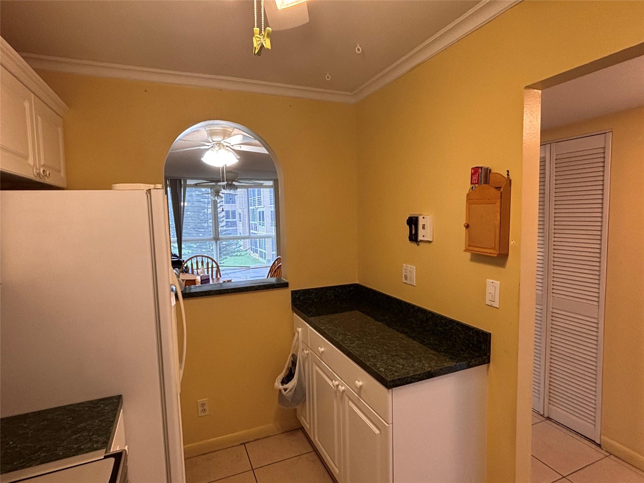 9261 Sunrise Lakes Blvd 212