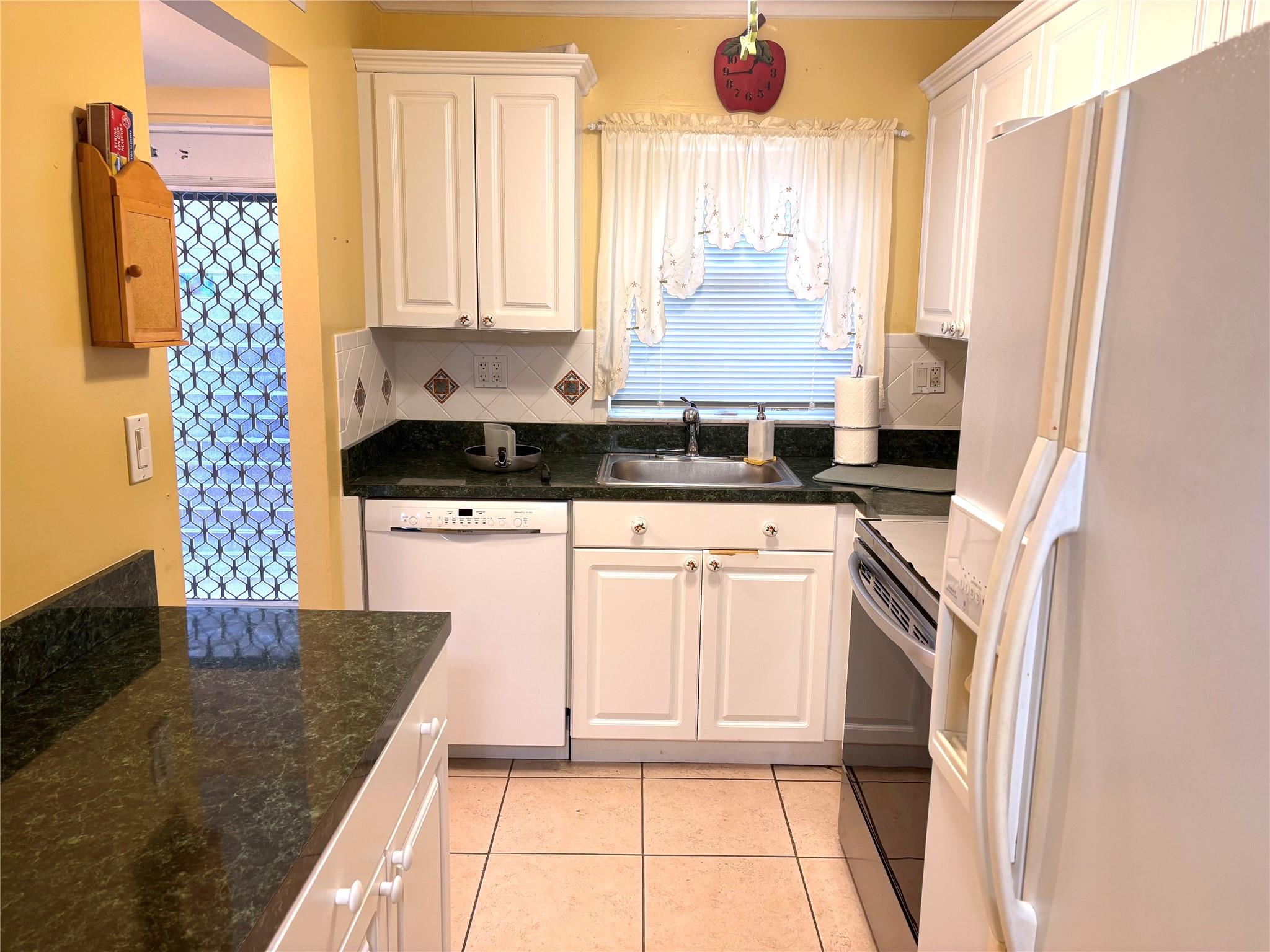View photos, virtual tours, details... 9261 Sunrise Lakes Blvd 212