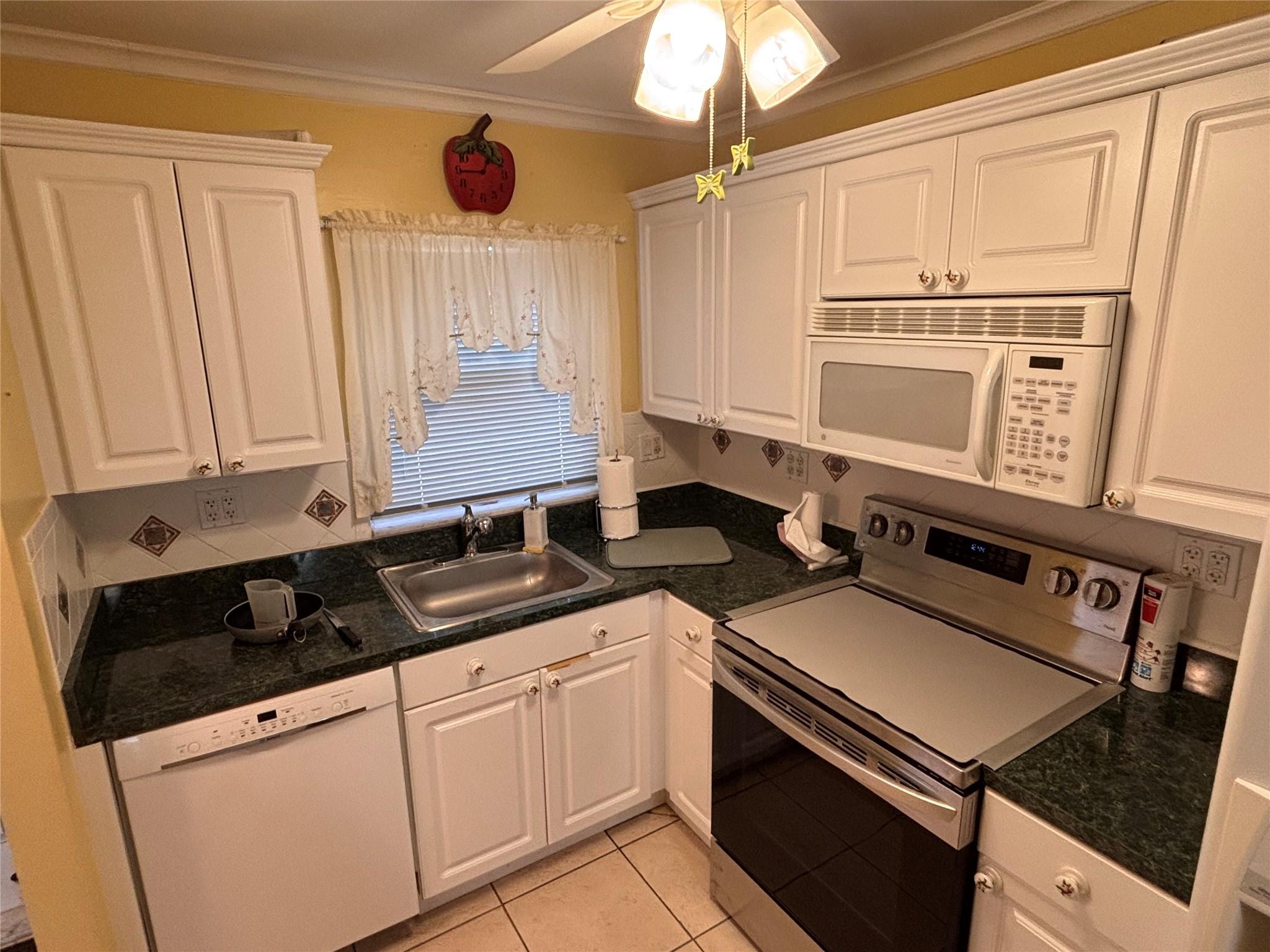 9261 Sunrise Lakes Blvd 212