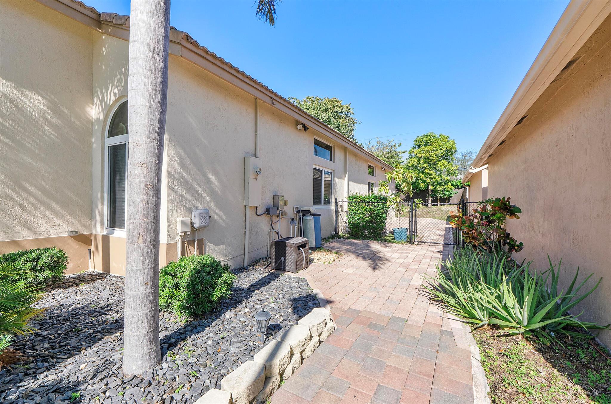 REGENCY LAKES AT COCONUT - Residential Lease