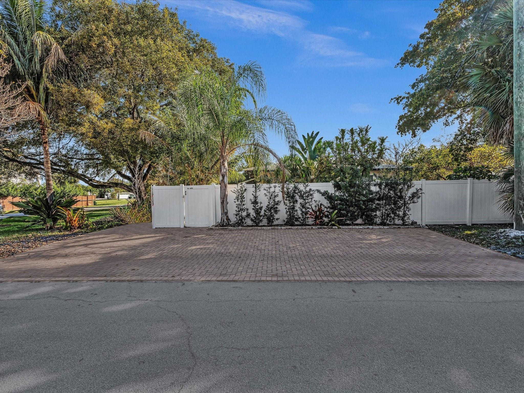 Lauder Gate Isles 28-17 B - Residential Lease