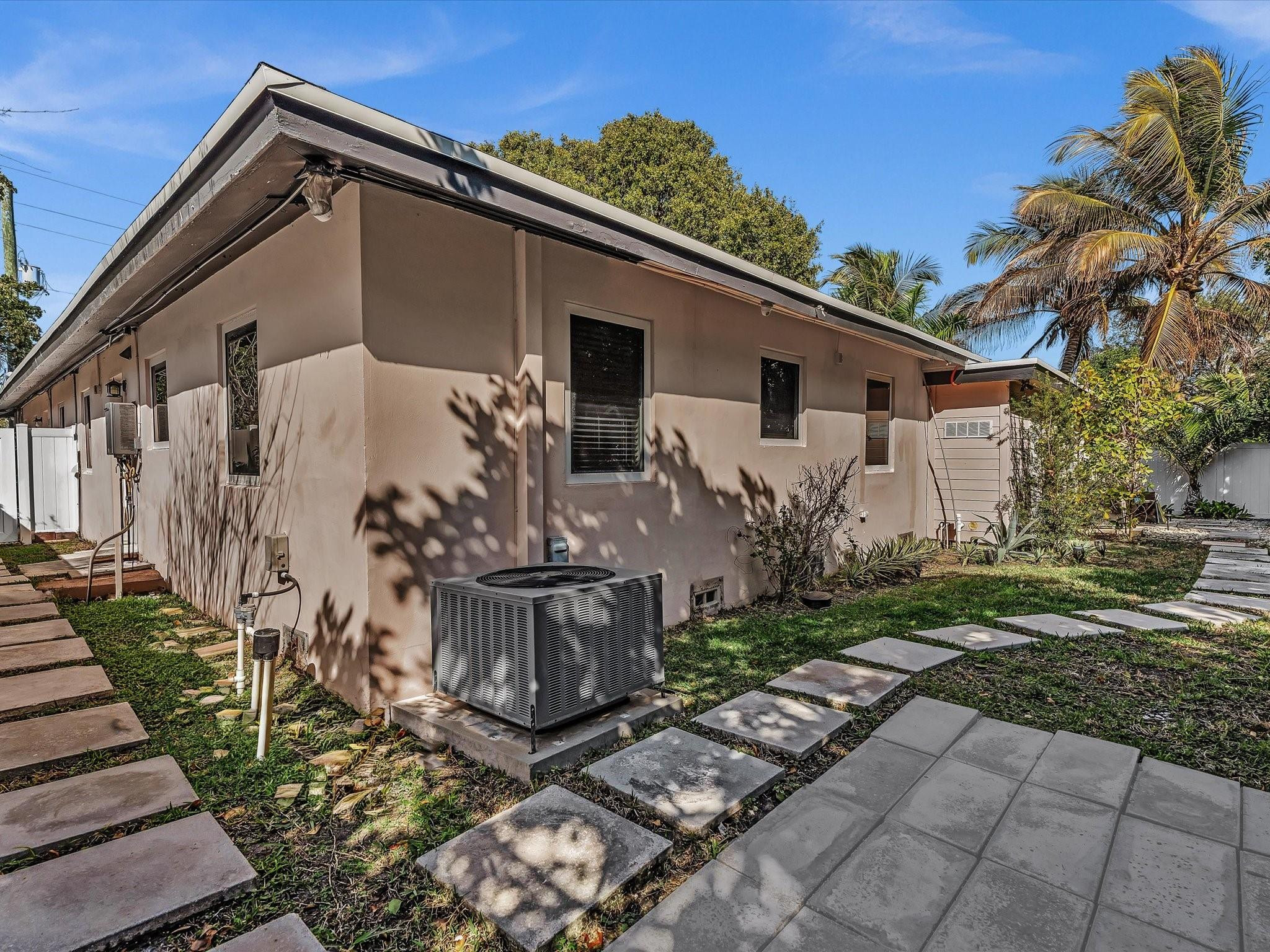 Lauder Gate Isles 28-17 B - Residential Lease