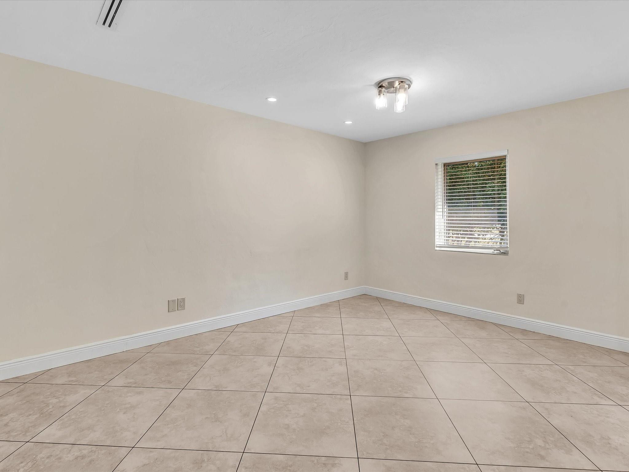 Lauder Gate Isles 28-17 B - Residential Lease