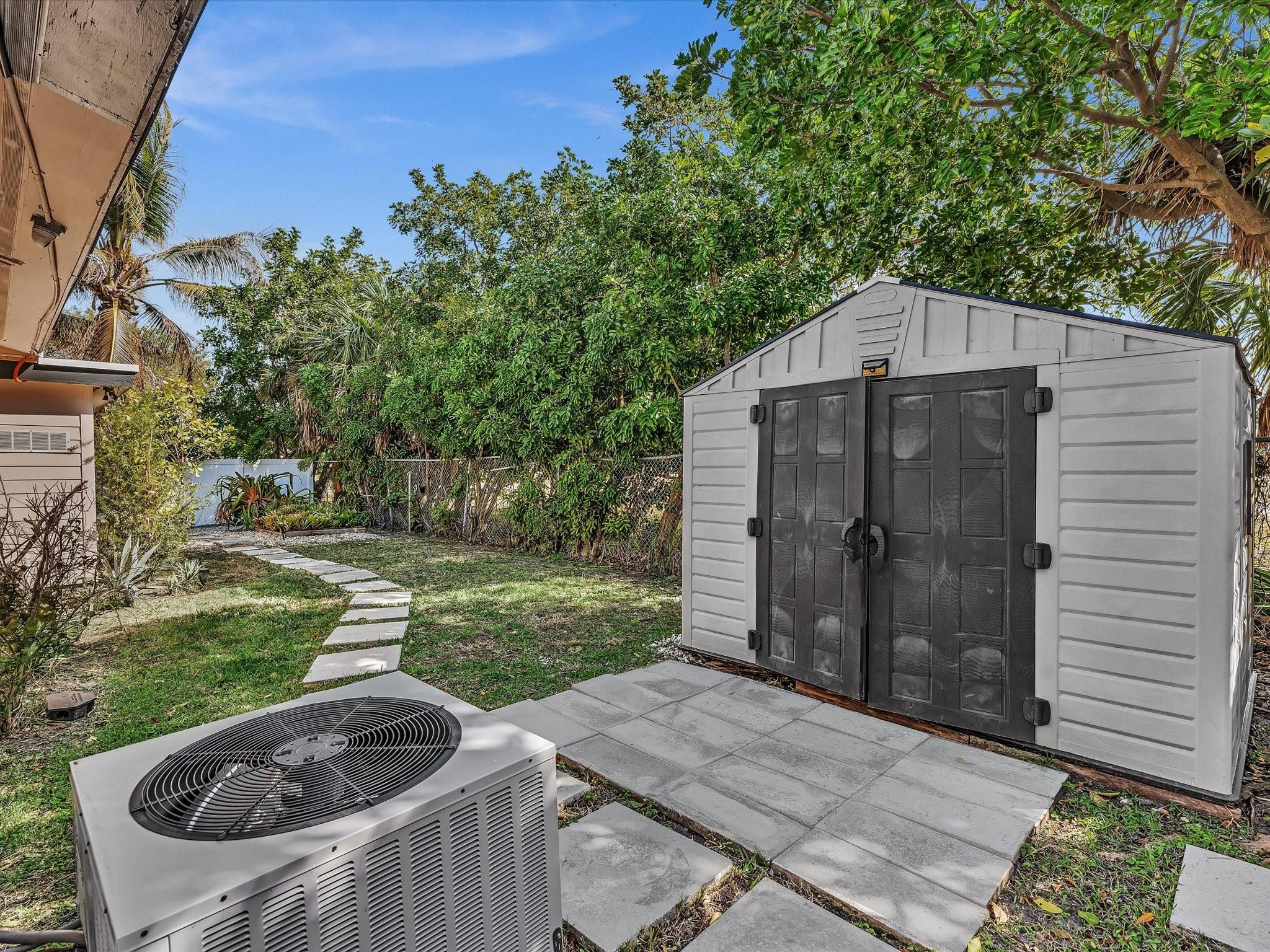 Lauder Gate Isles 28-17 B - Residential Lease