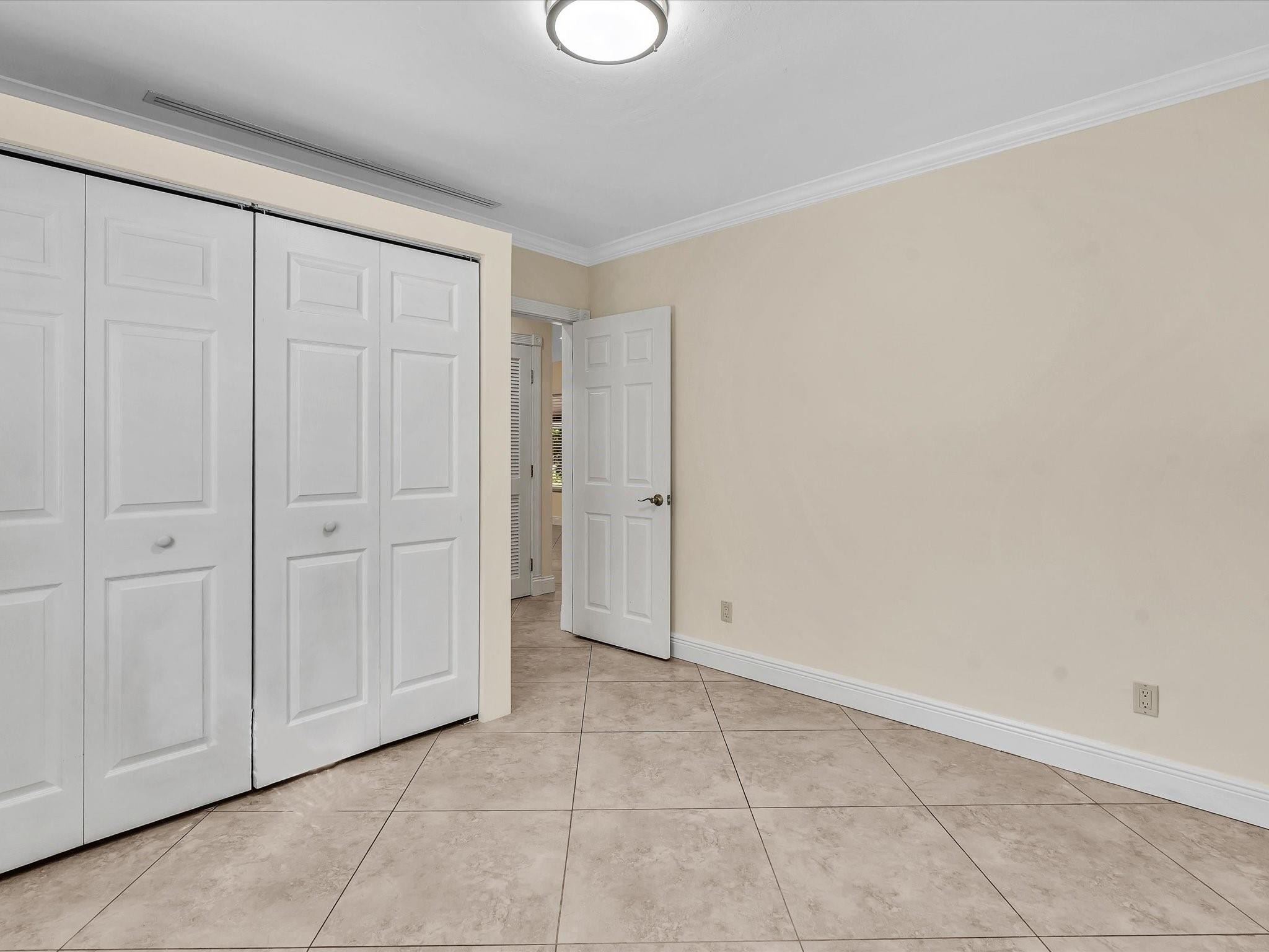 Lauder Gate Isles 28-17 B - Residential Lease