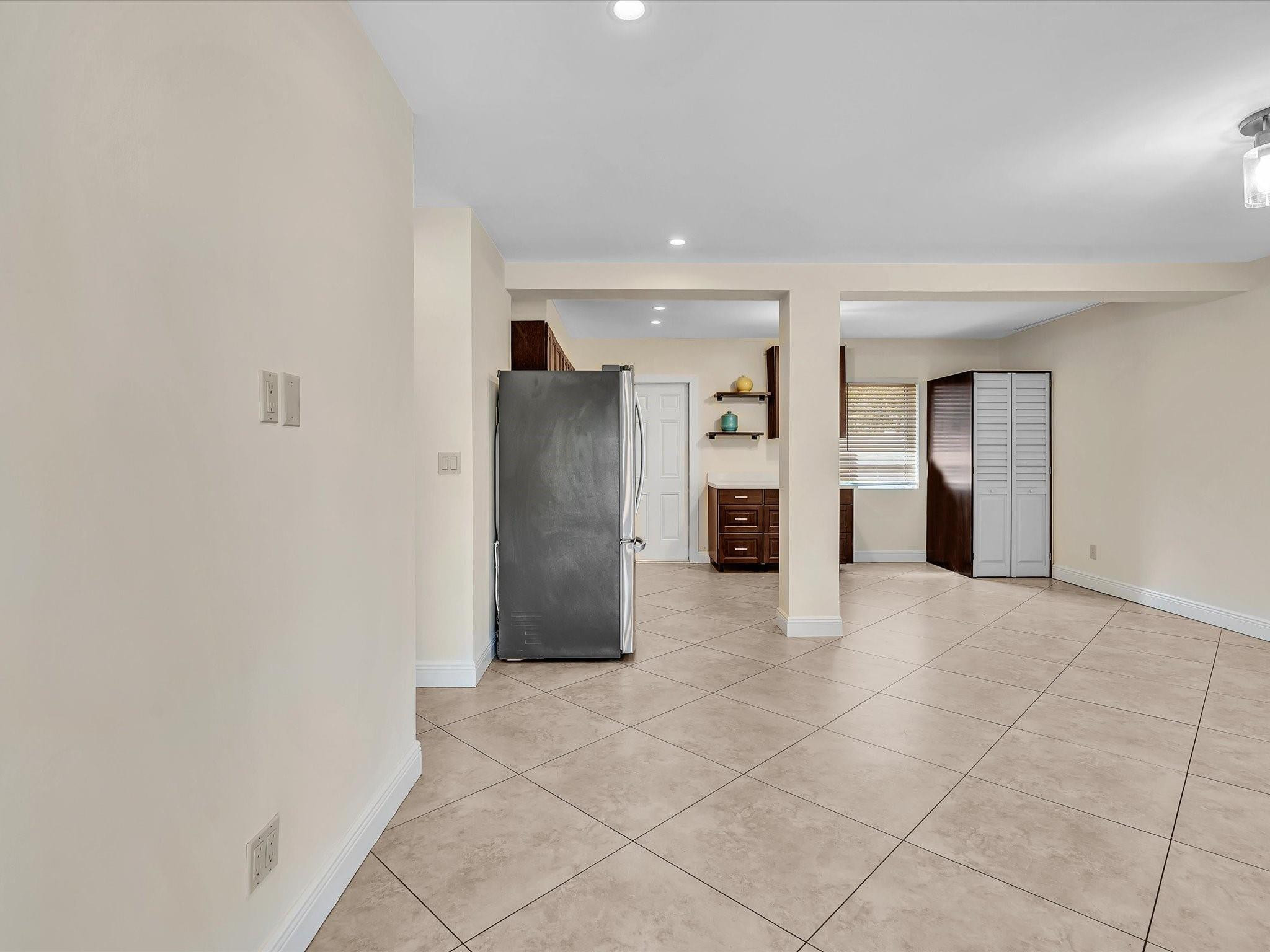 Lauder Gate Isles 28-17 B - Residential Lease