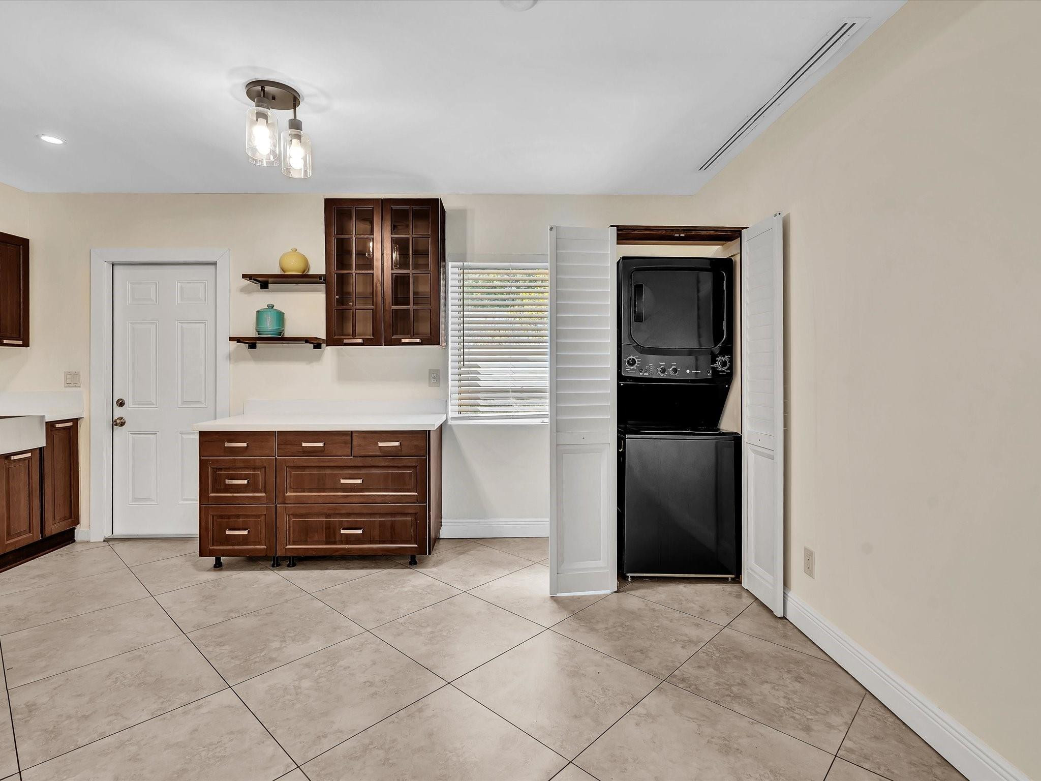 Lauder Gate Isles 28-17 B - Residential Lease