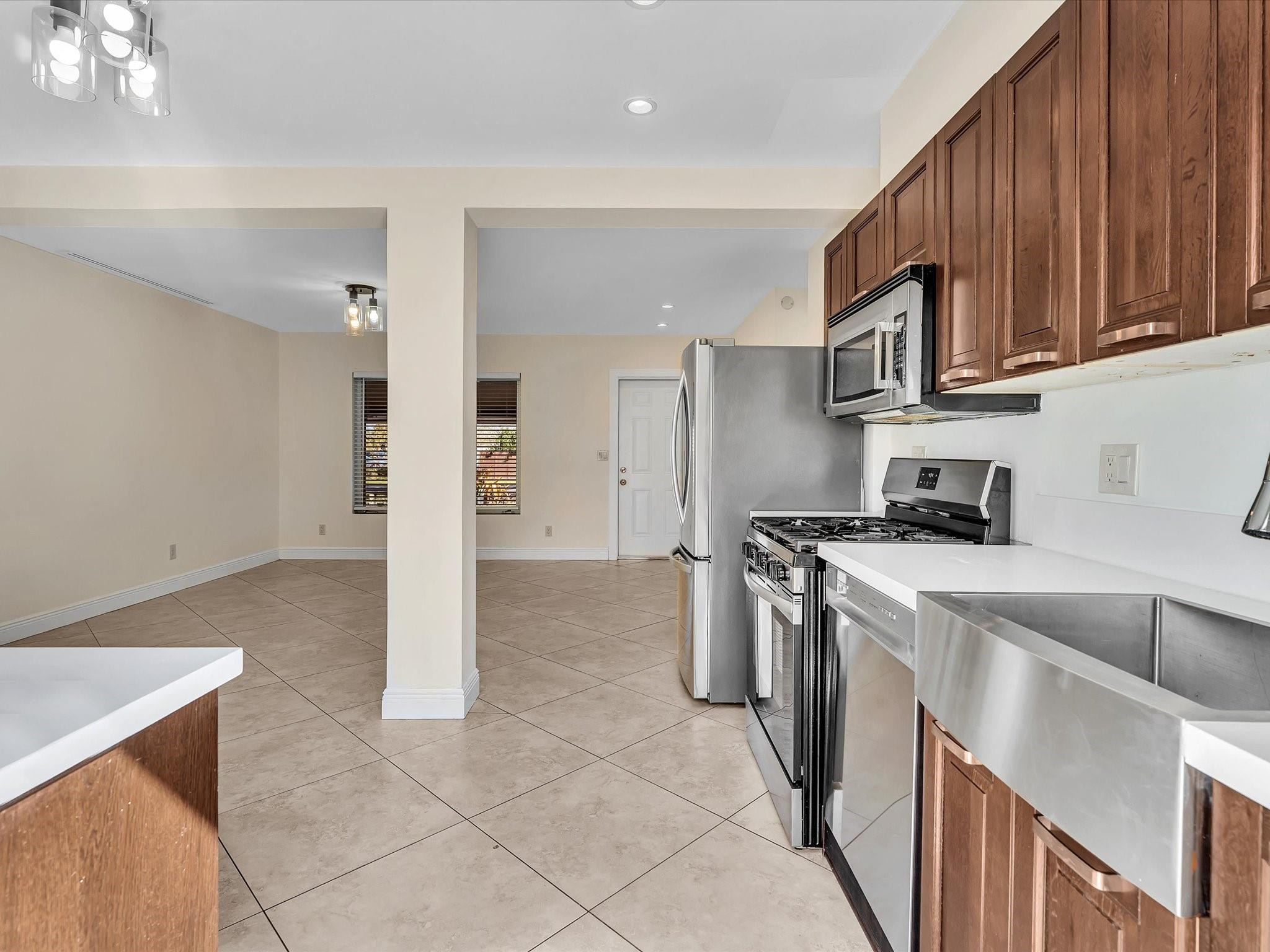 Lauder Gate Isles 28-17 B - Residential Lease