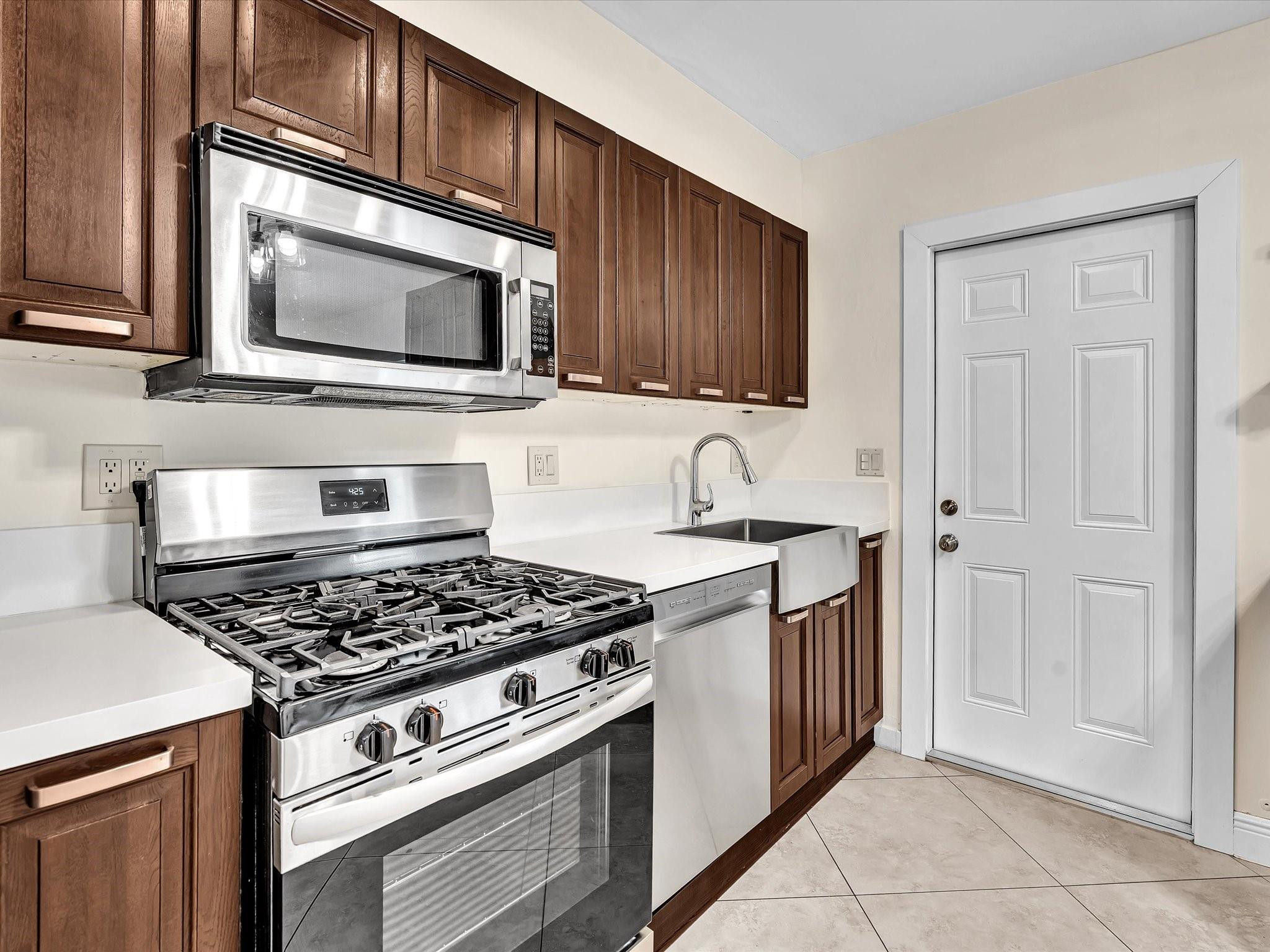 Lauder Gate Isles 28-17 B - Residential Lease