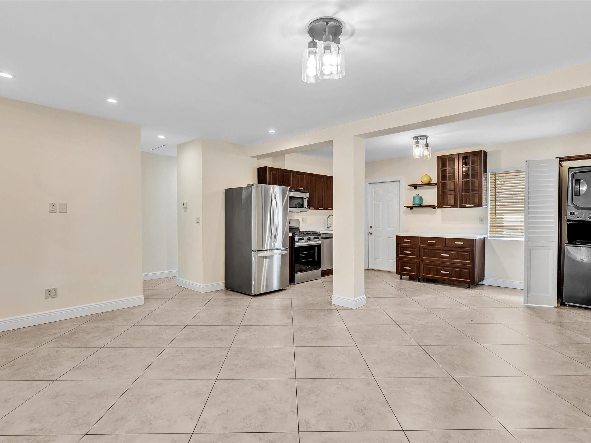 Lauder Gate Isles 28-17 B - Residential Lease