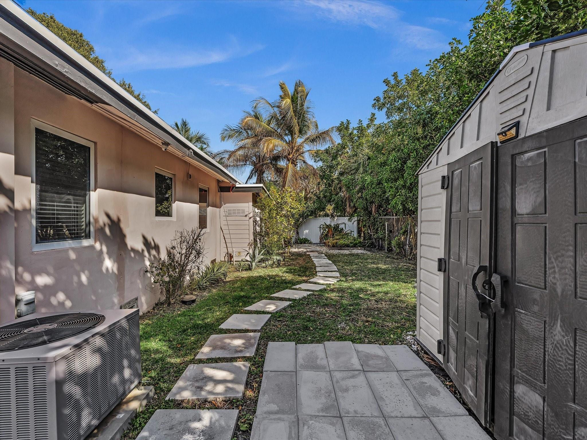 Lauder Gate Isles 28-17 B - Residential Lease