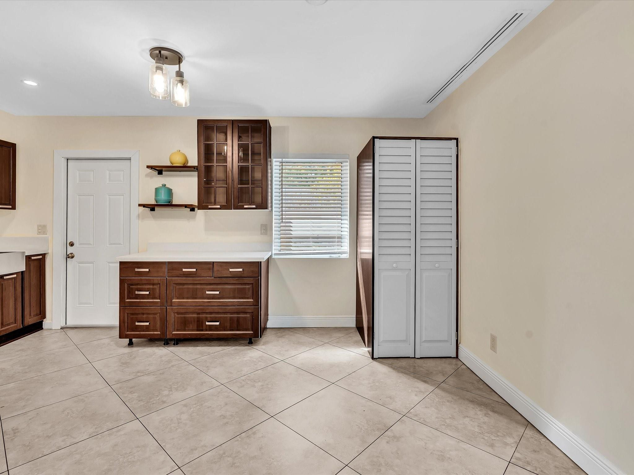 Lauder Gate Isles 28-17 B - Residential Lease