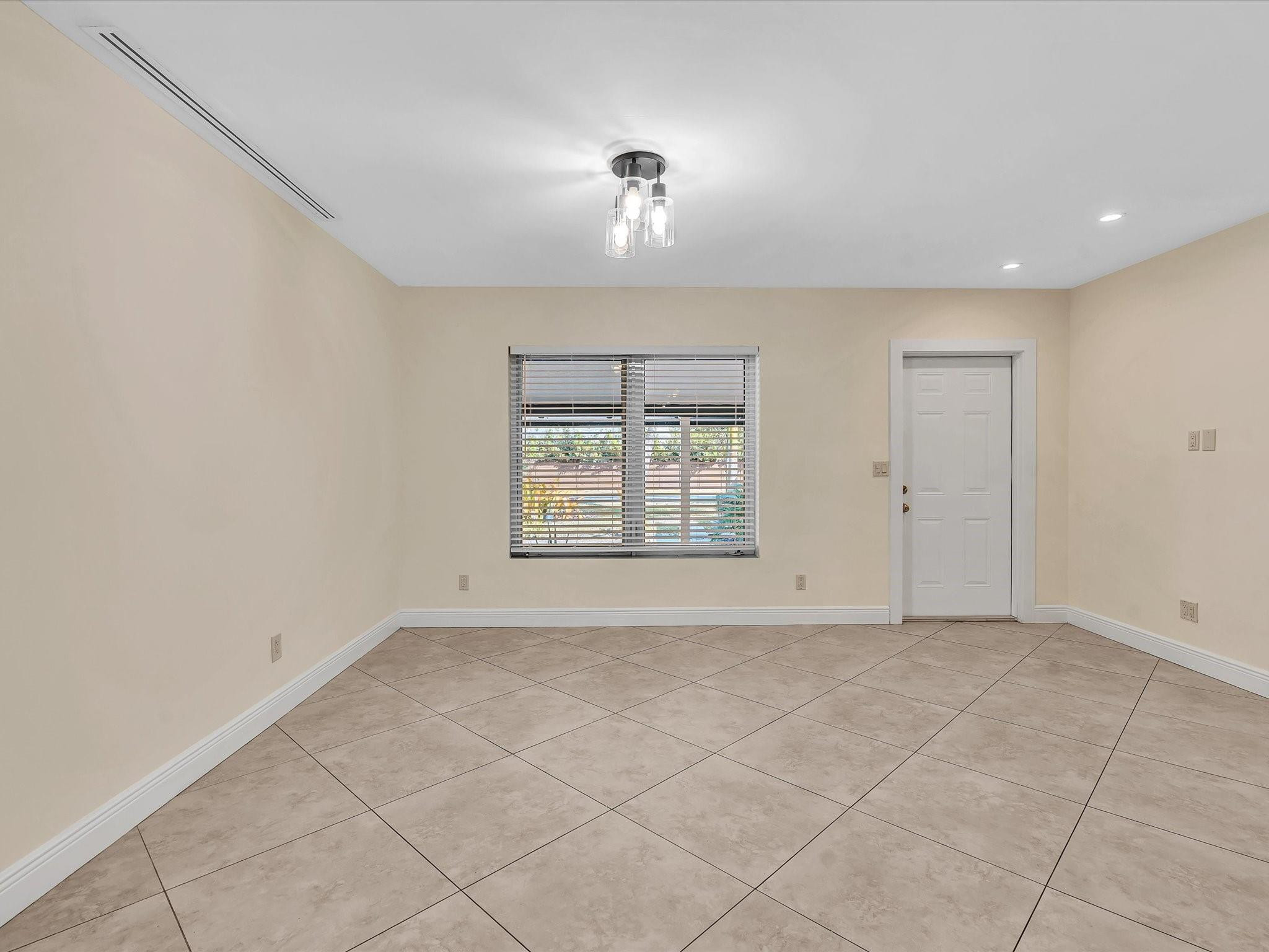 Lauder Gate Isles 28-17 B - Residential Lease