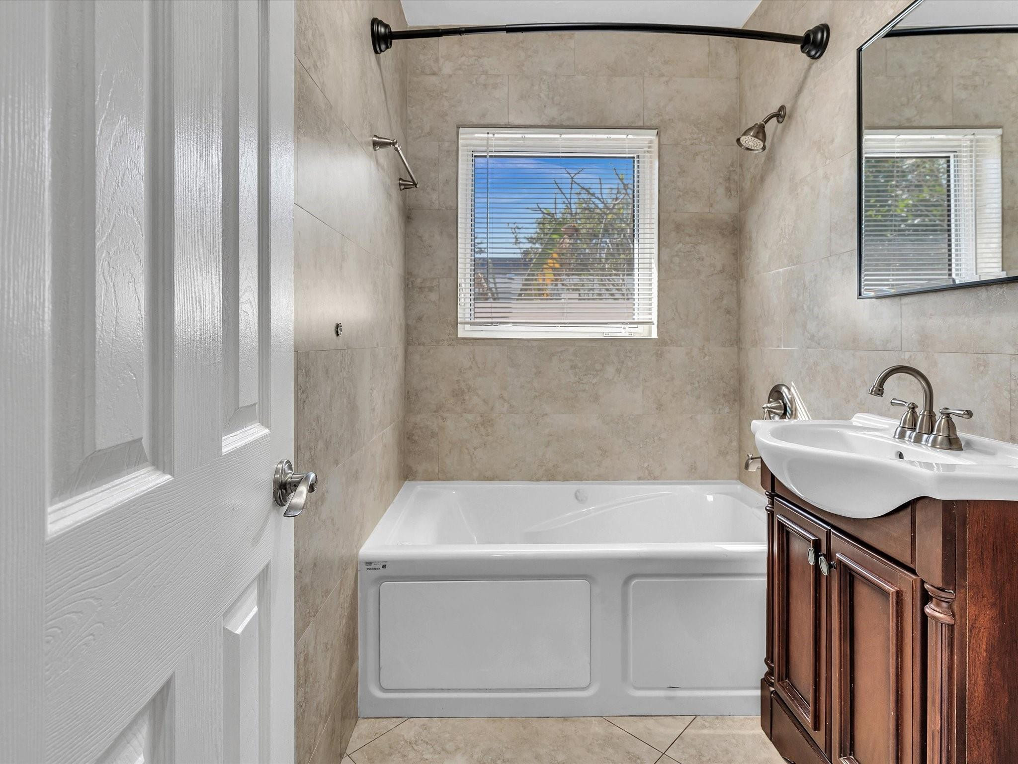 Lauder Gate Isles 28-17 B - Residential Lease