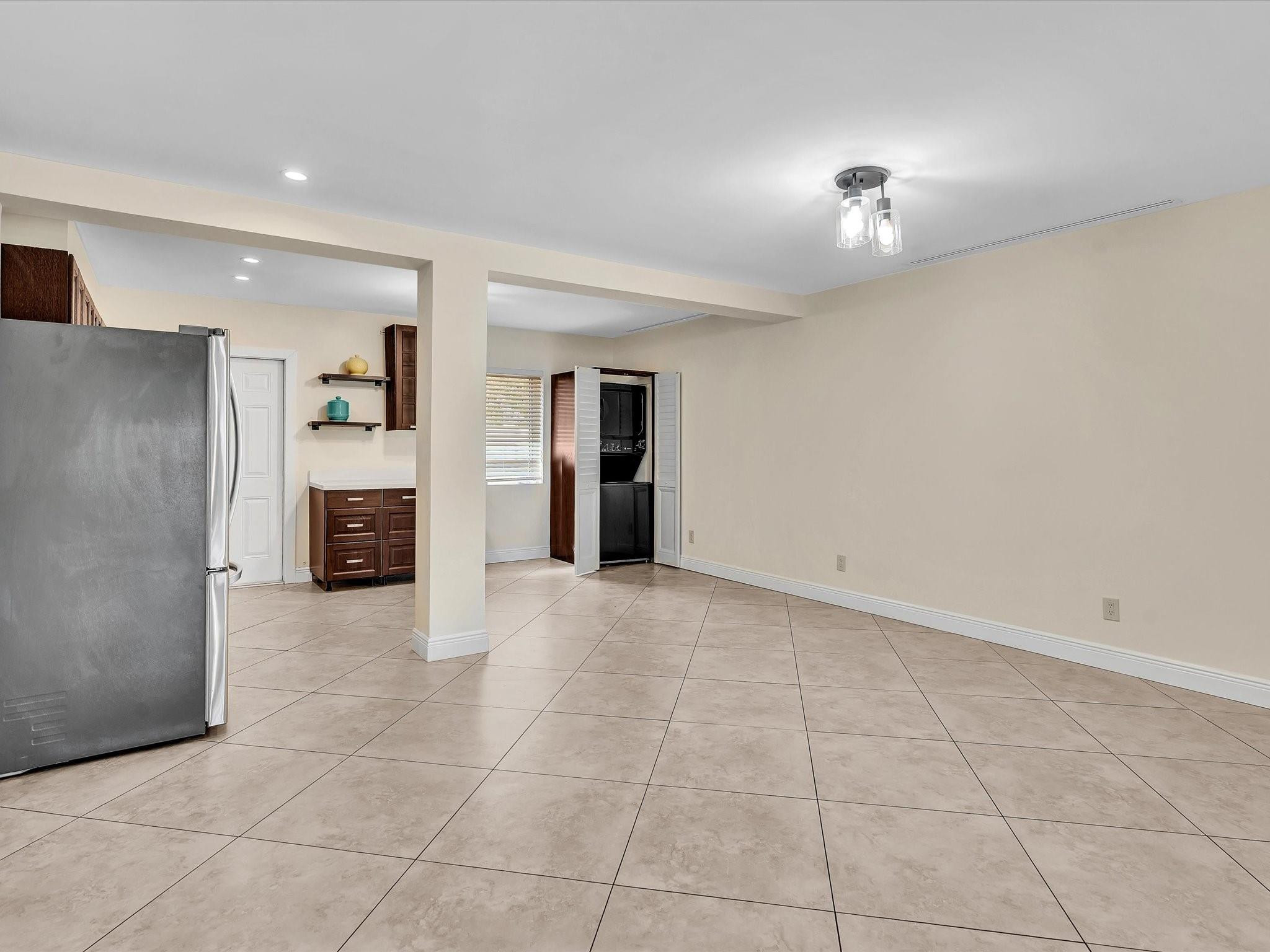 Lauder Gate Isles 28-17 B - Residential Lease