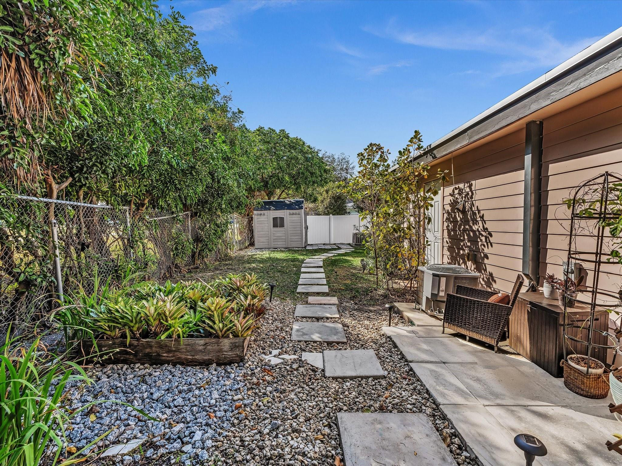 Lauder Gate Isles 28-17 B - Residential Lease