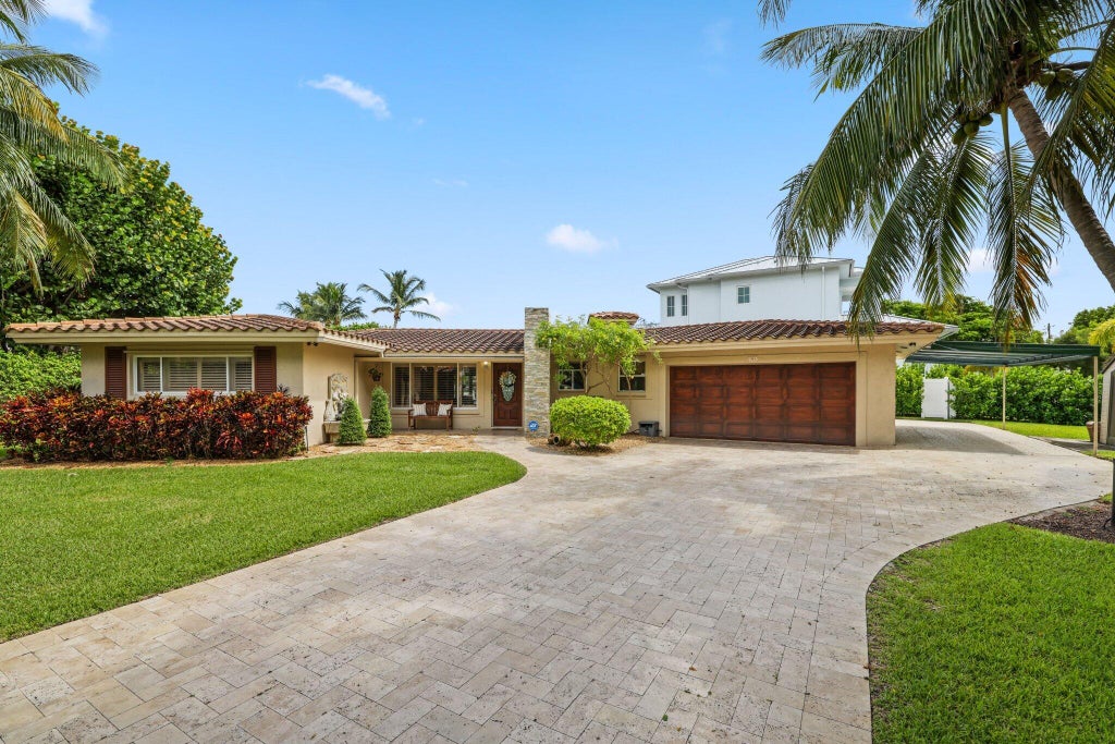 Photo of 910 Banyan Drive, Delray Beach, FL 33483 (MLS # B26087546)