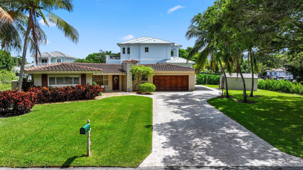 Photo of 910 Banyan Drive, Delray Beach, FL 33483 (MLS # B26087546)