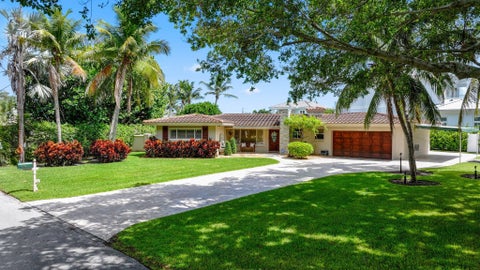 Photo of 910 Banyan Drive, Delray Beach, FL 33483 (MLS # B26087546)