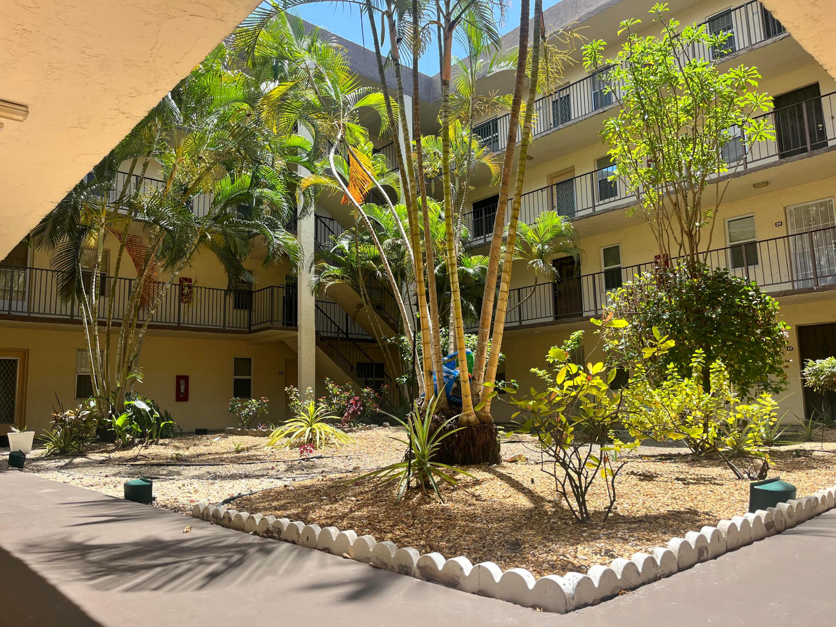 SOMERSET NO EIGHT CONDO - Residential