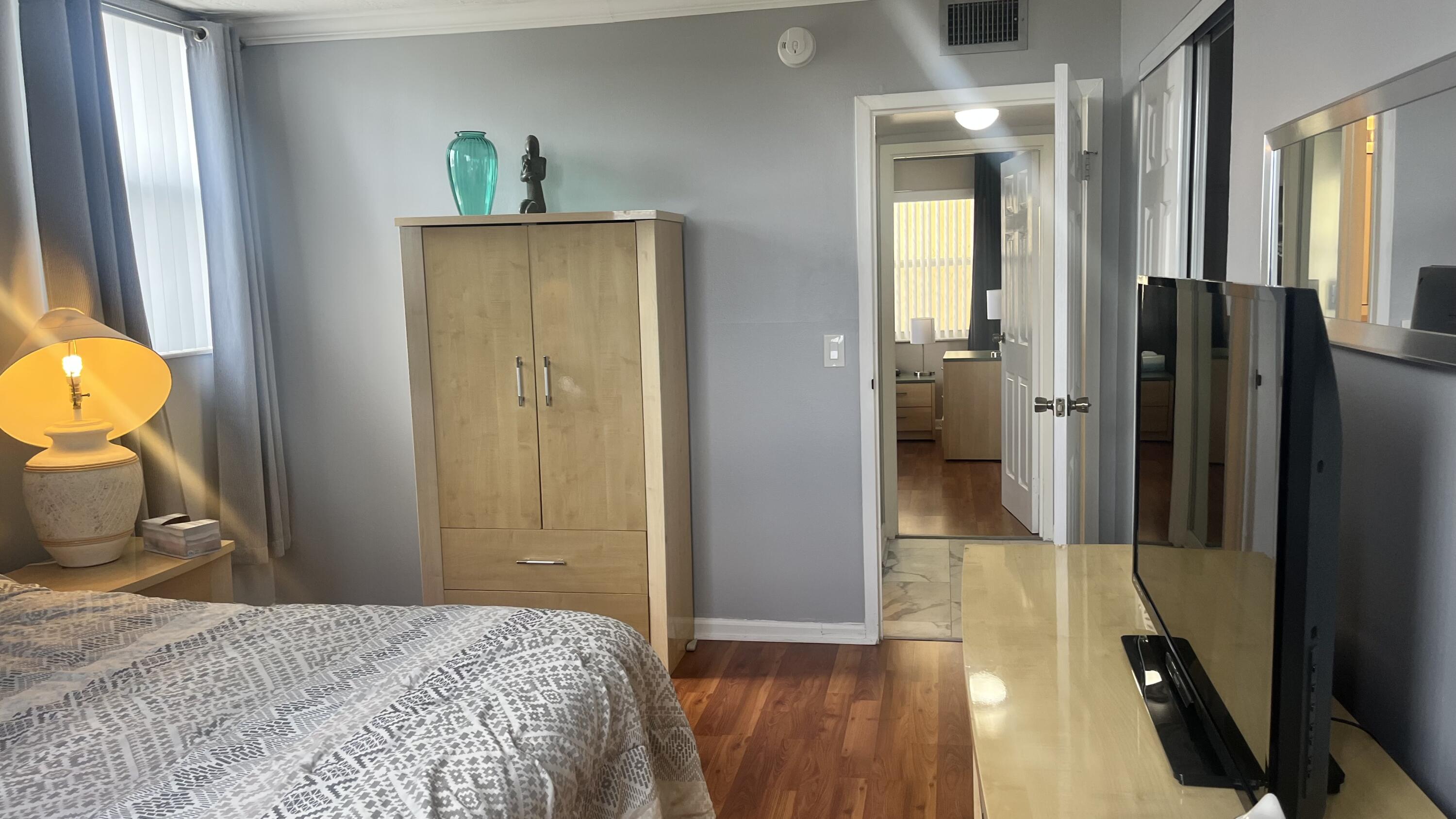 SOMERSET NO EIGHT CONDO - Residential