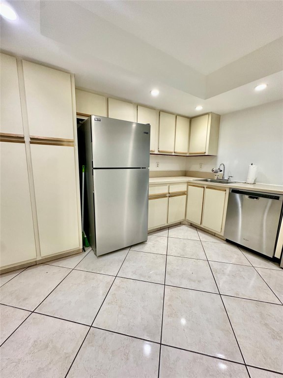 200 Leslie Drive 523