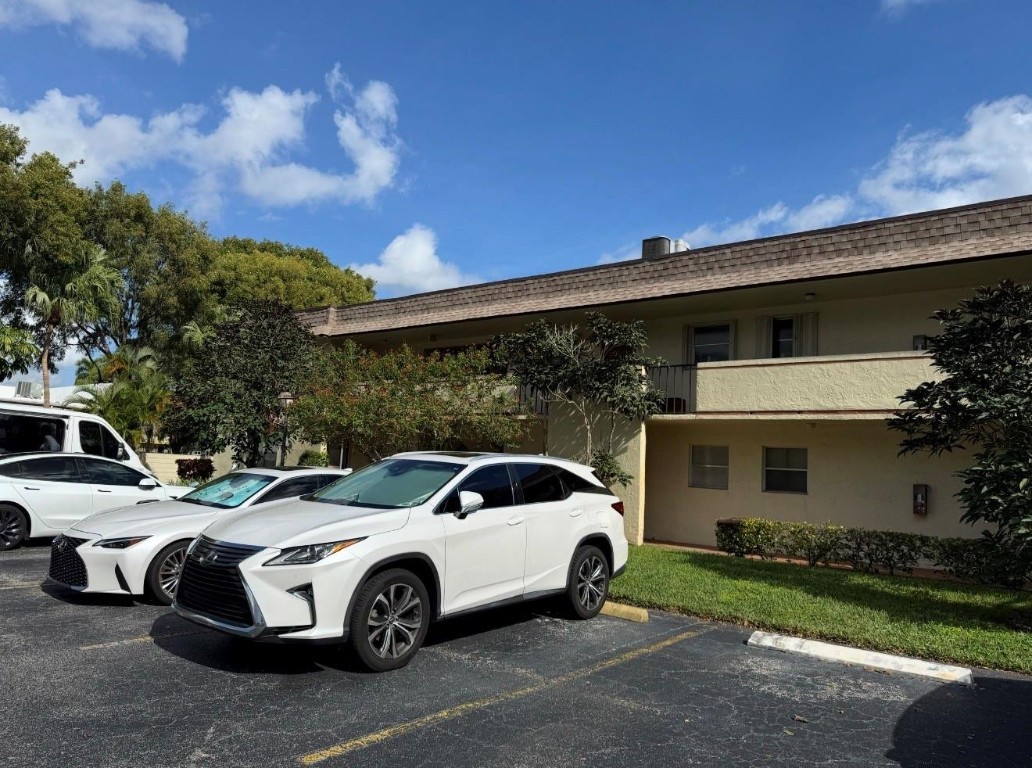 5515 Lakewood Circle 125