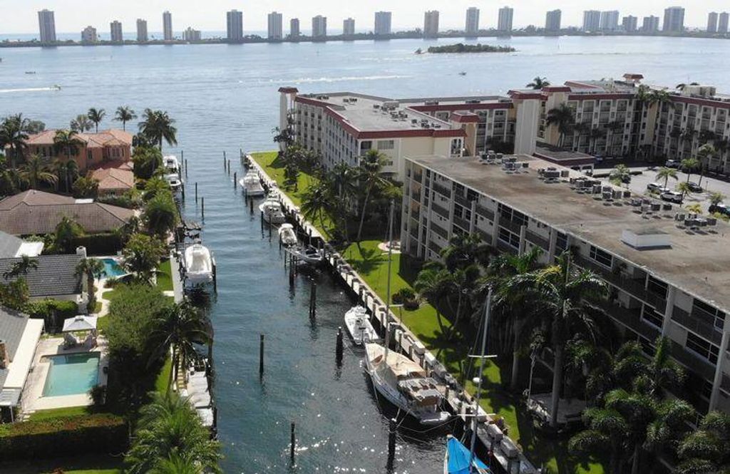 Photo of 109 Paradise Harbour Boulevard #208, North Palm Beach, FL 33408 (MLS # R10762679)