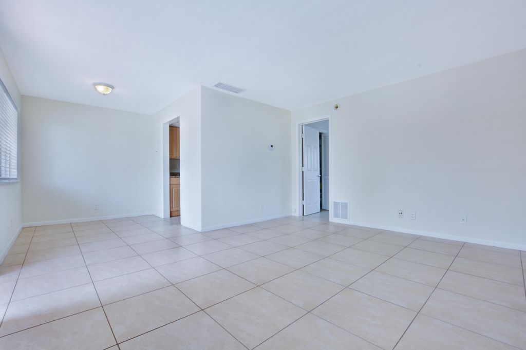 Photo of 1000 NE 9th Avenue #8, Delray Beach, FL 33483 (MLS # R11140145)
