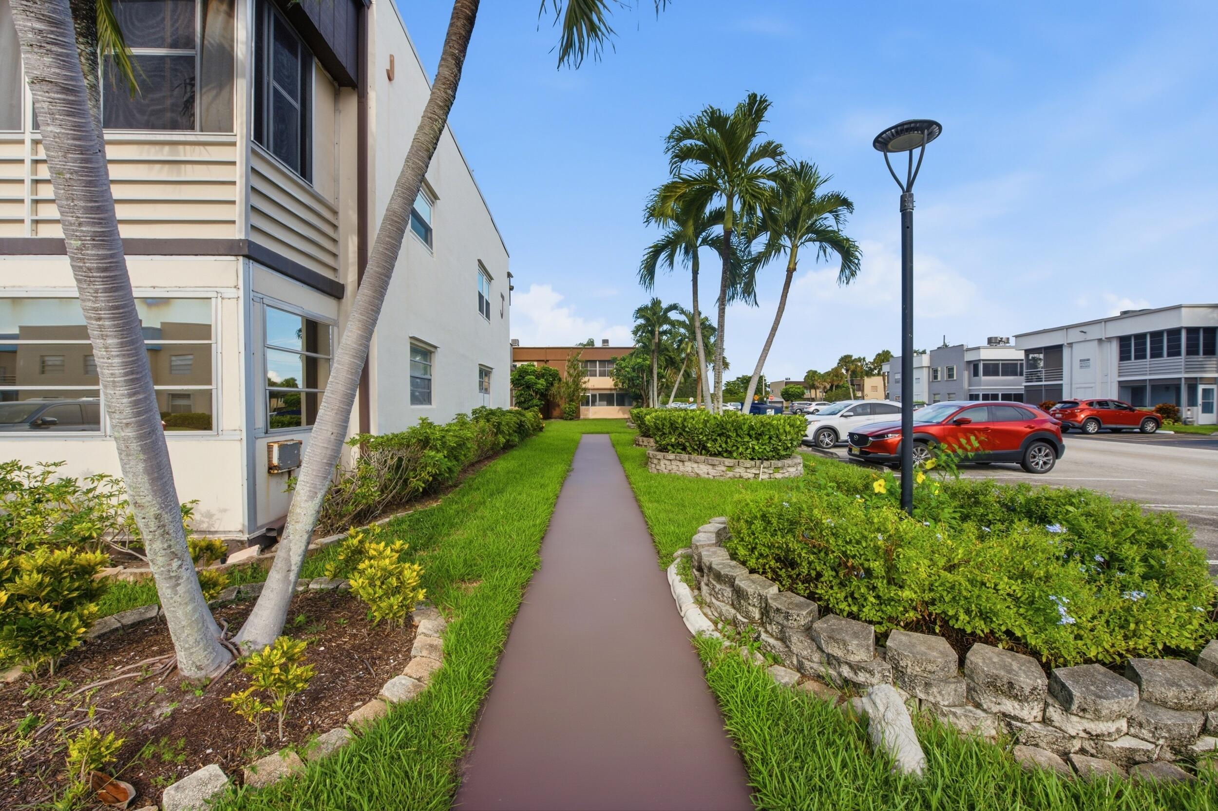 479 Burgundy J, Delray Beach, FL, 33484/$74,000 2 479 Burgundy J