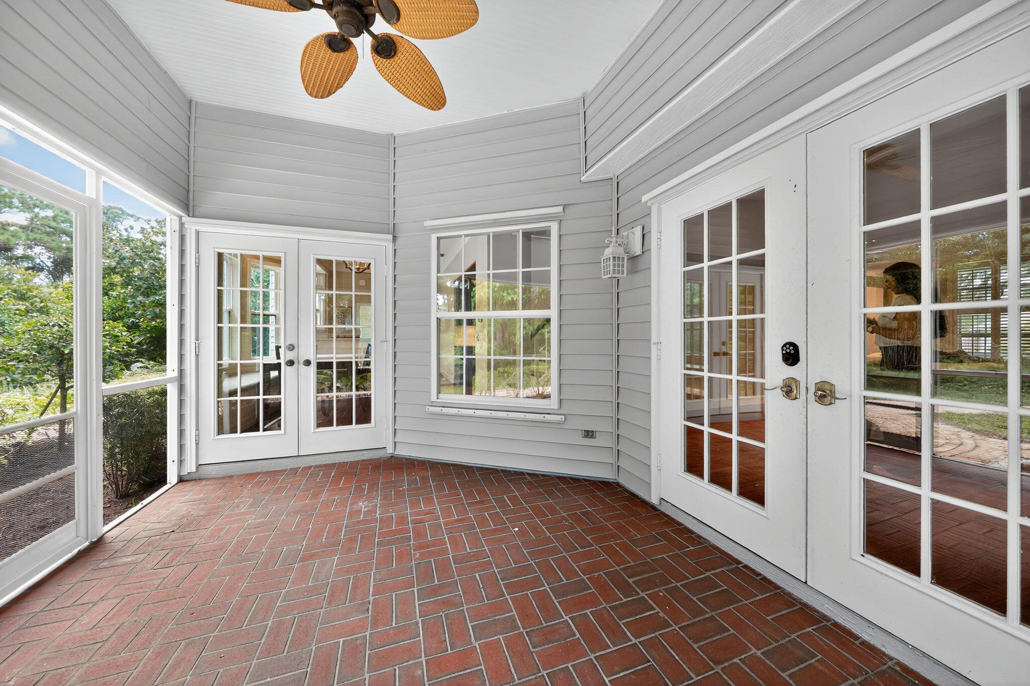 556 SE Meadow Wood Way