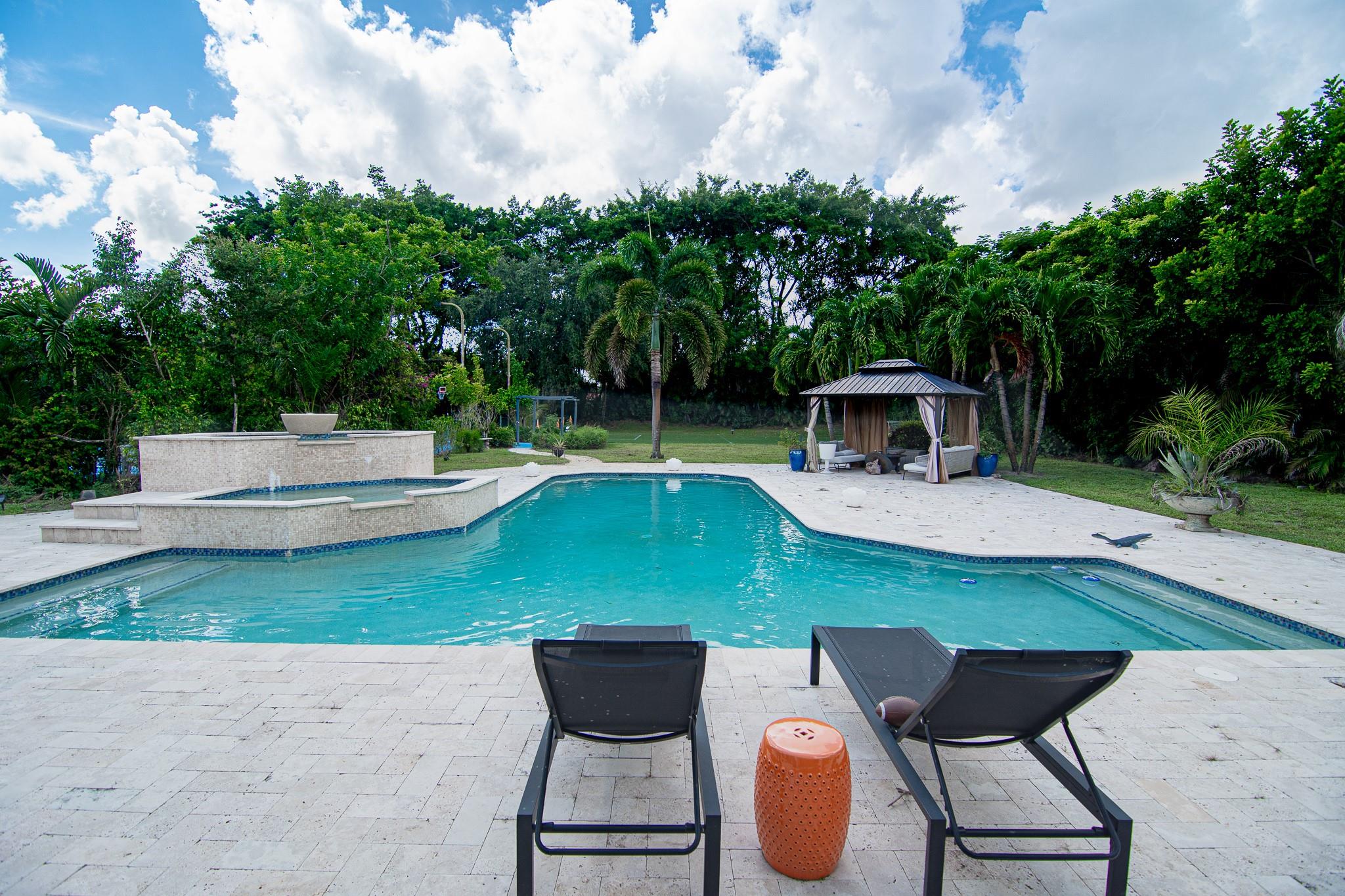 LONG LAKE ESTATES - Residential