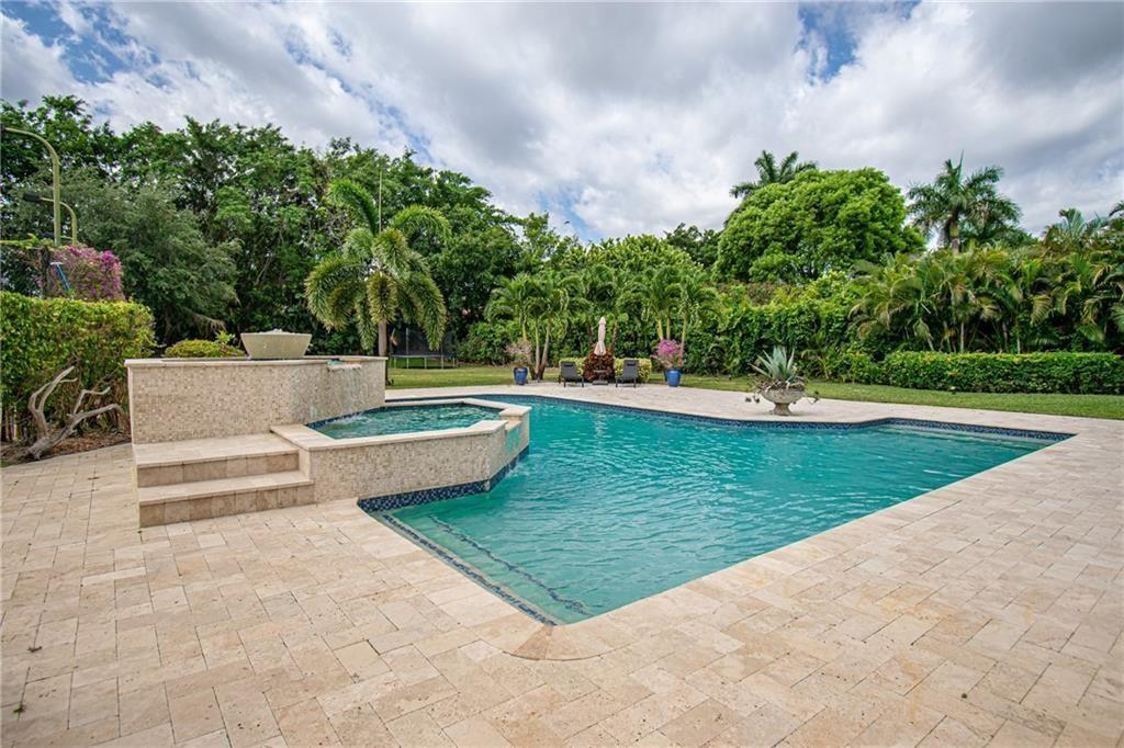 LONG LAKE ESTATES - Residential