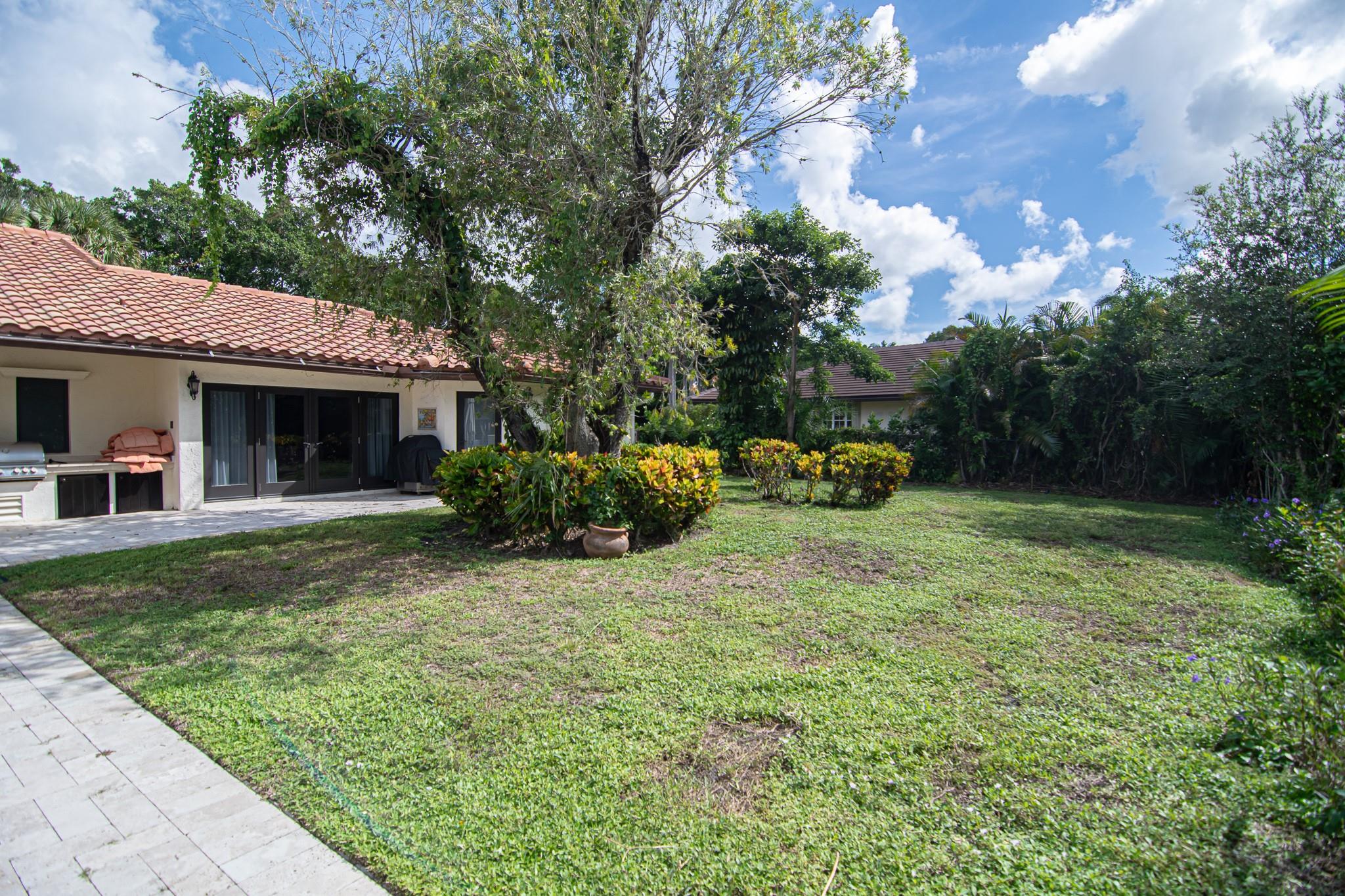 LONG LAKE ESTATES - Residential