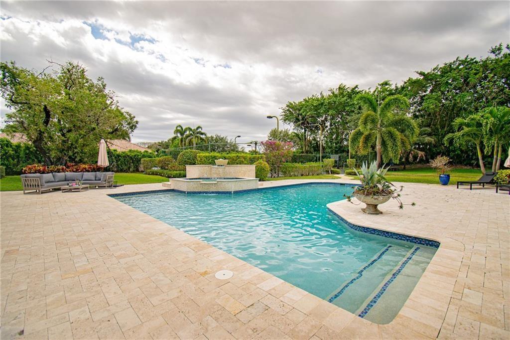 LONG LAKE ESTATES - Residential