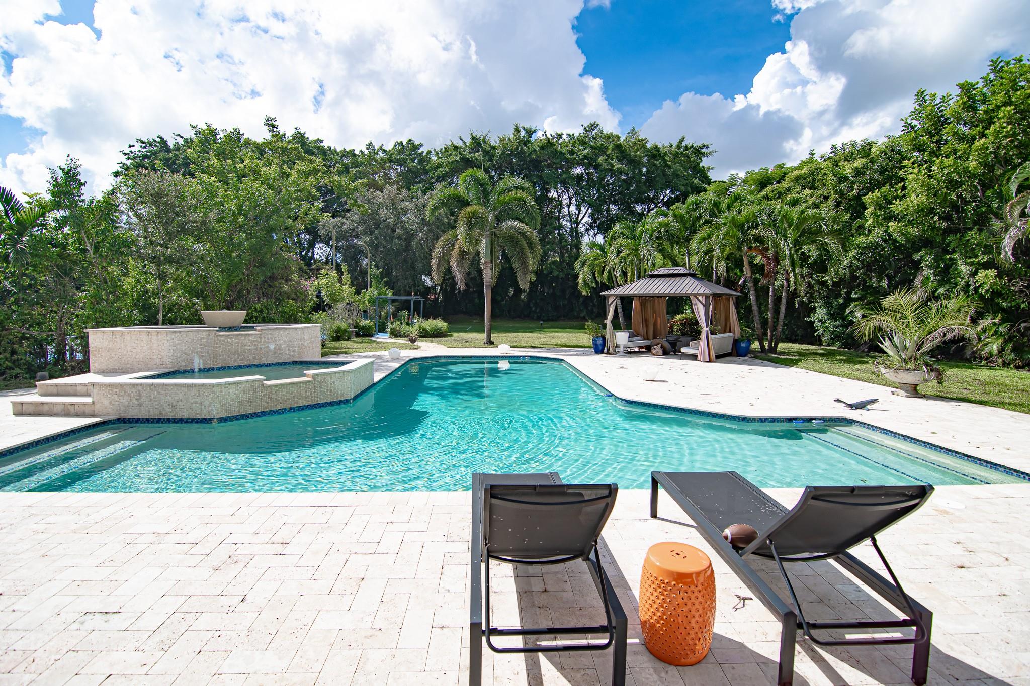 LONG LAKE ESTATES - Residential