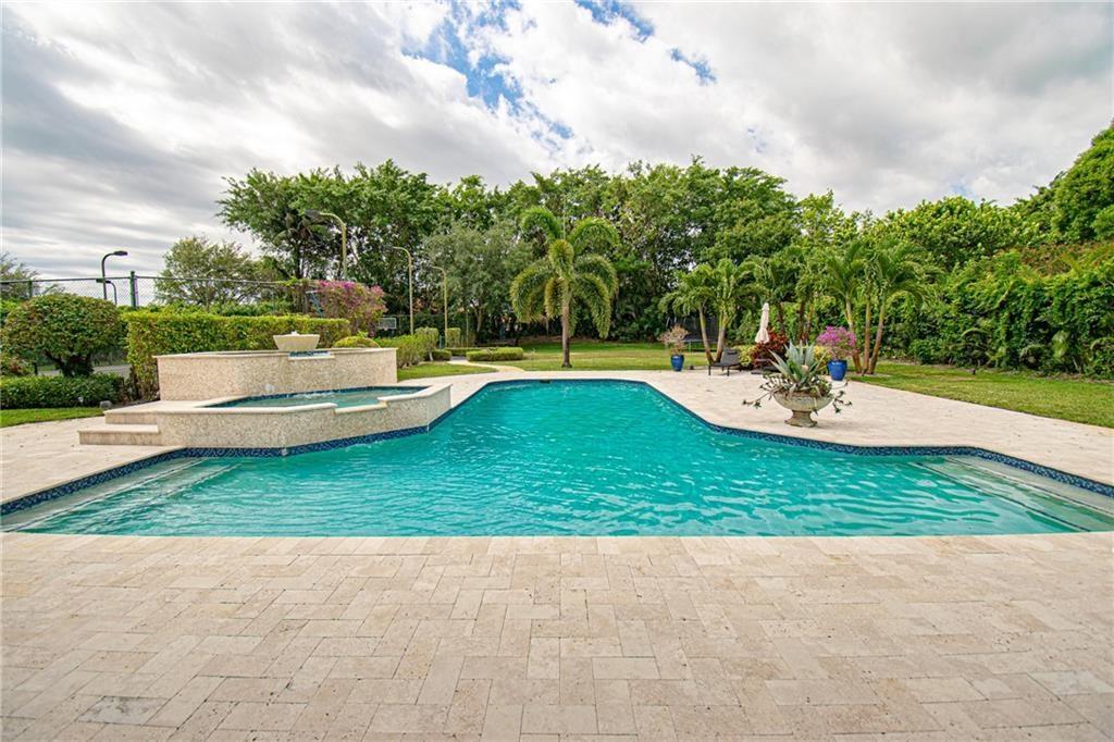LONG LAKE ESTATES - Residential