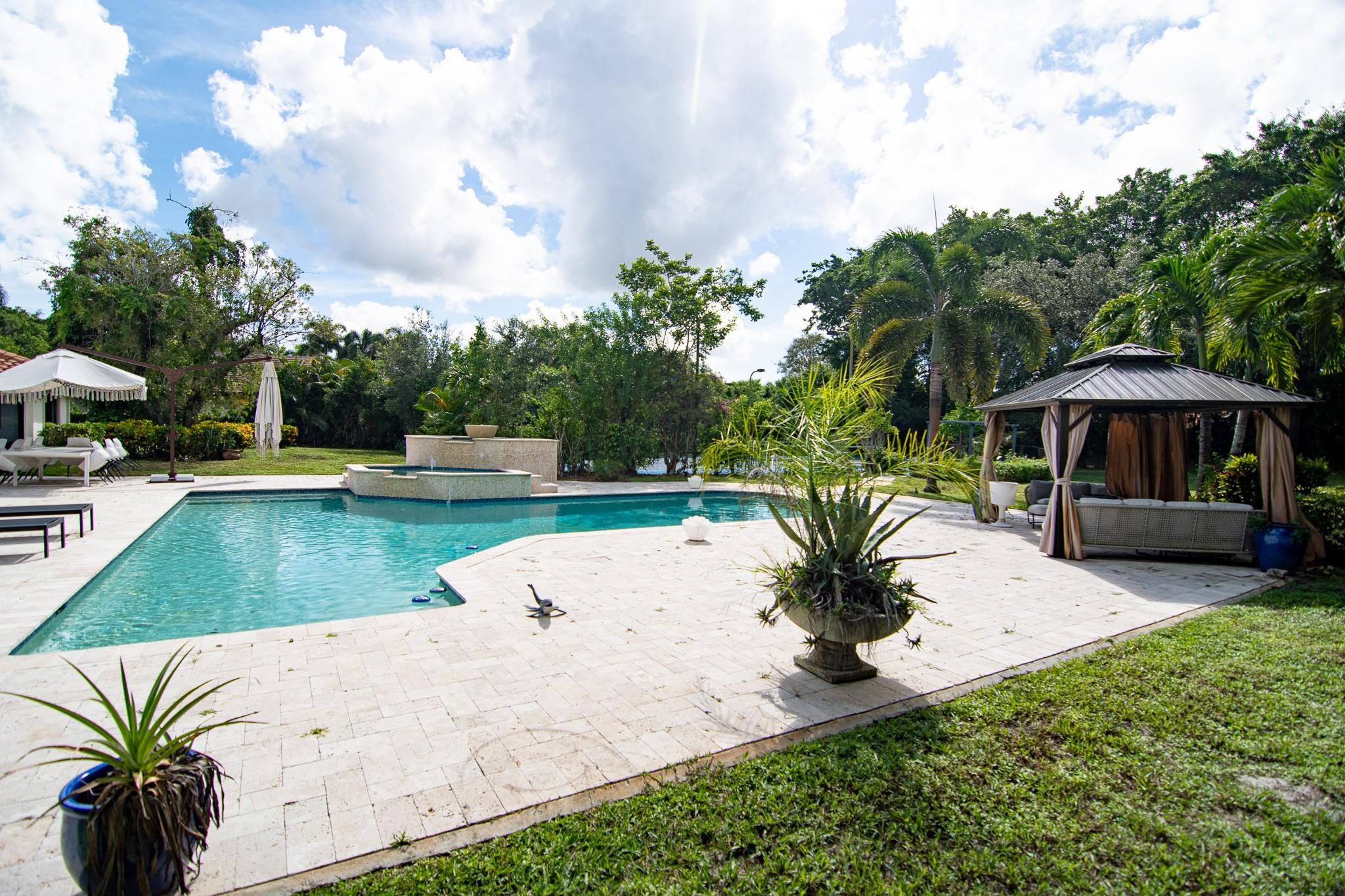 LONG LAKE ESTATES - Residential