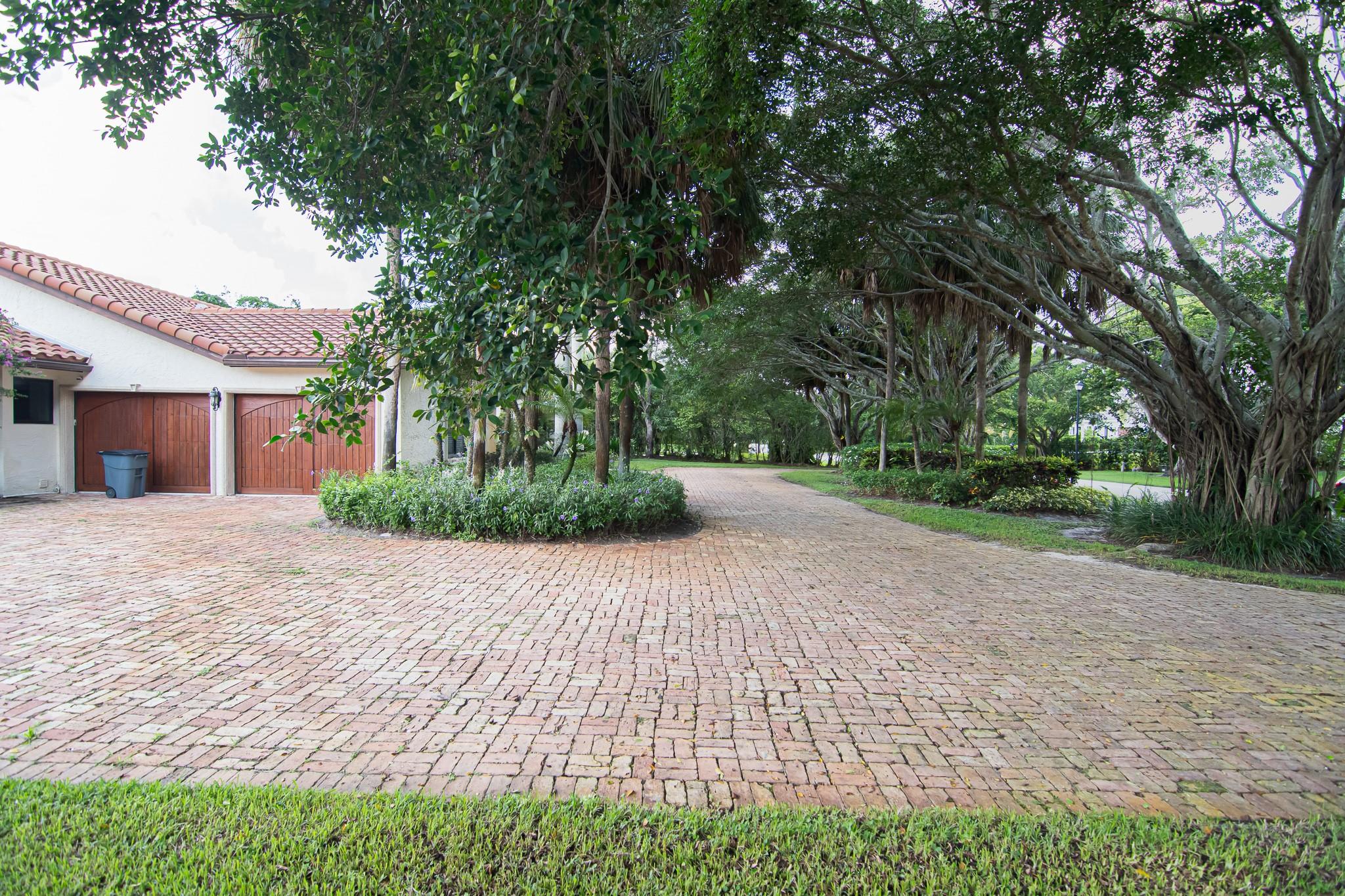 LONG LAKE ESTATES - Residential